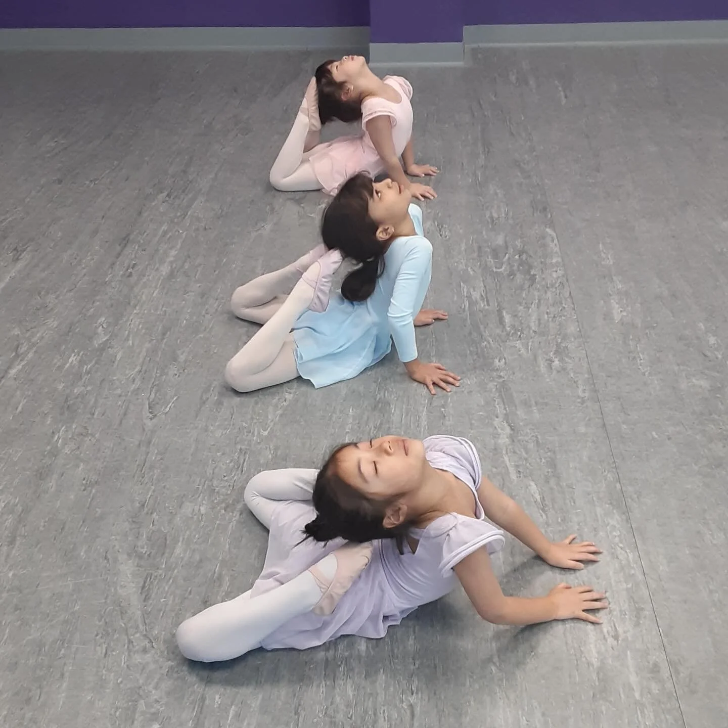 Working hard in class! Have you been stretching, strengthening, and remembering to take time to rest over break? We will return from Spring Break on Monday, April 6th! 

#2ndstreetdance #danceclass #stretch