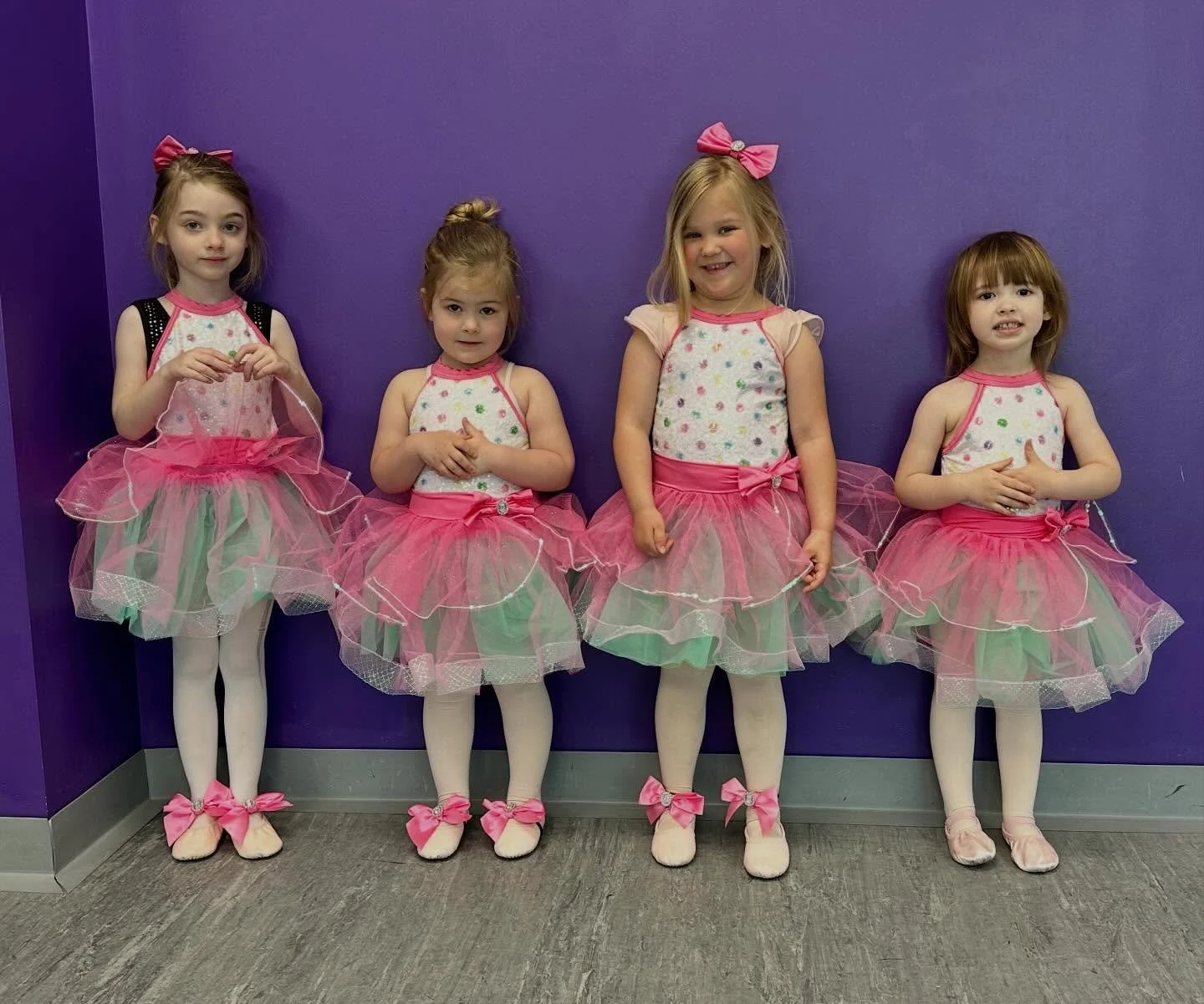 We love costume day! 💜🩷 Costumes are continuing to come in and be distributed! 

#2ndstreetdance #dancerecital #dancecostumes