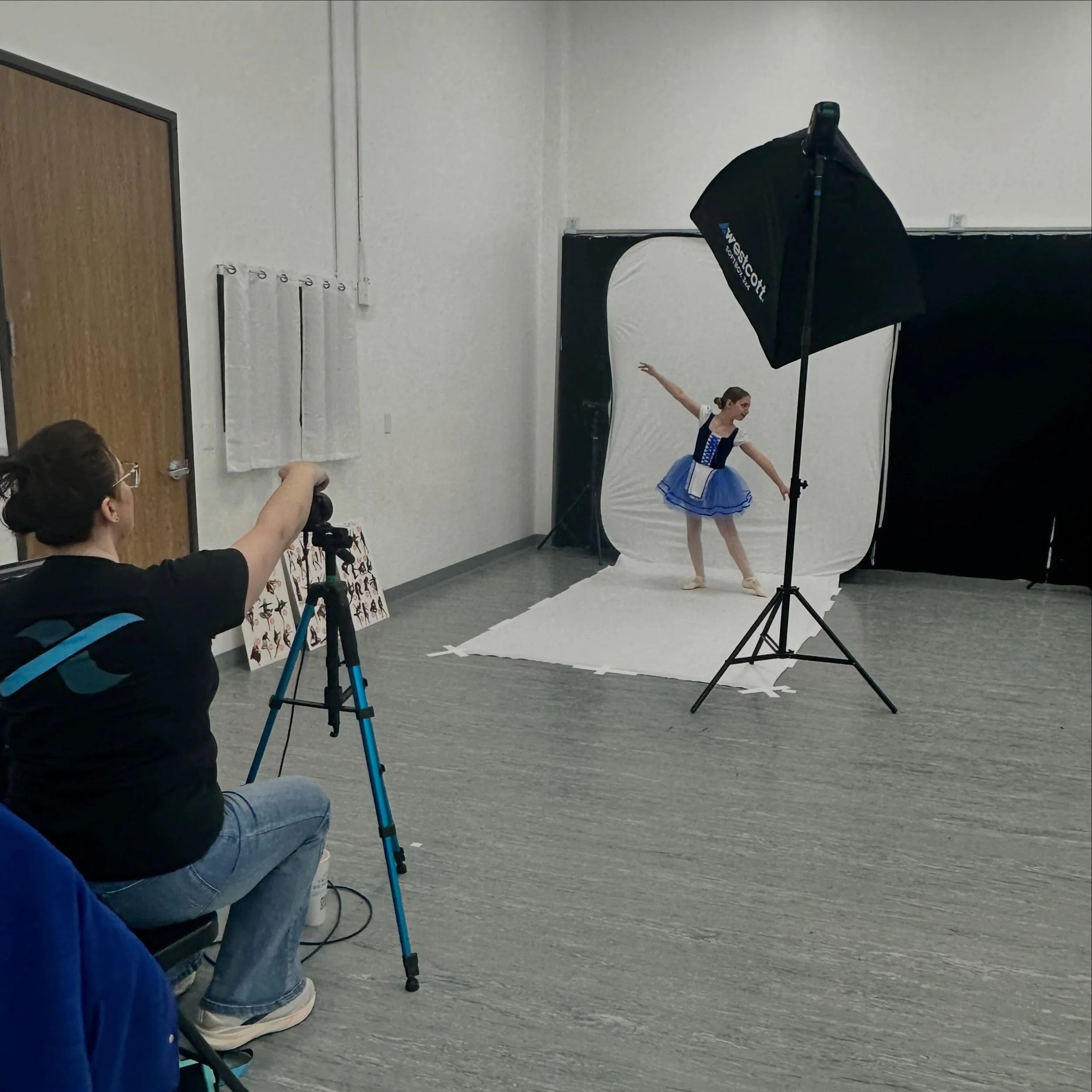 Thanks to @lakesarea.photo for a great Picture Day Weekend! 📸🌟

#2ndstreetdance #pictureday #picturedayweekend
