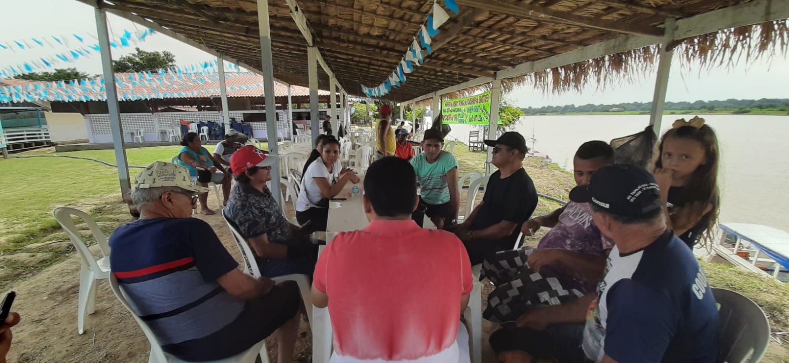 Durante Festival, empresários conhecem trabalho de manejo e negociam pirarucu