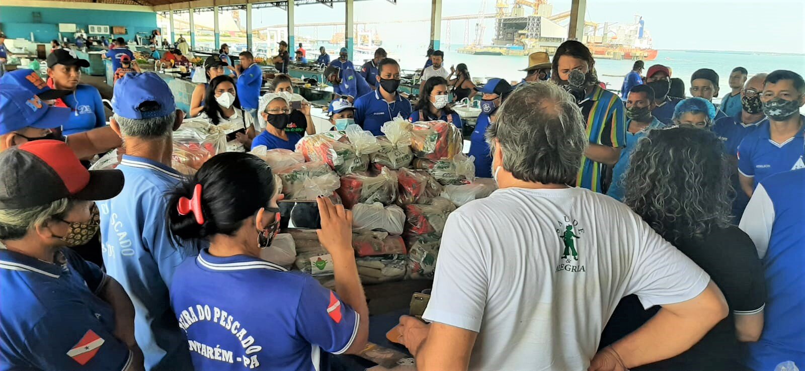 Dia mundial da alimentação: pescadores da área urbana de Santarém recebem apoio com cestas básicas