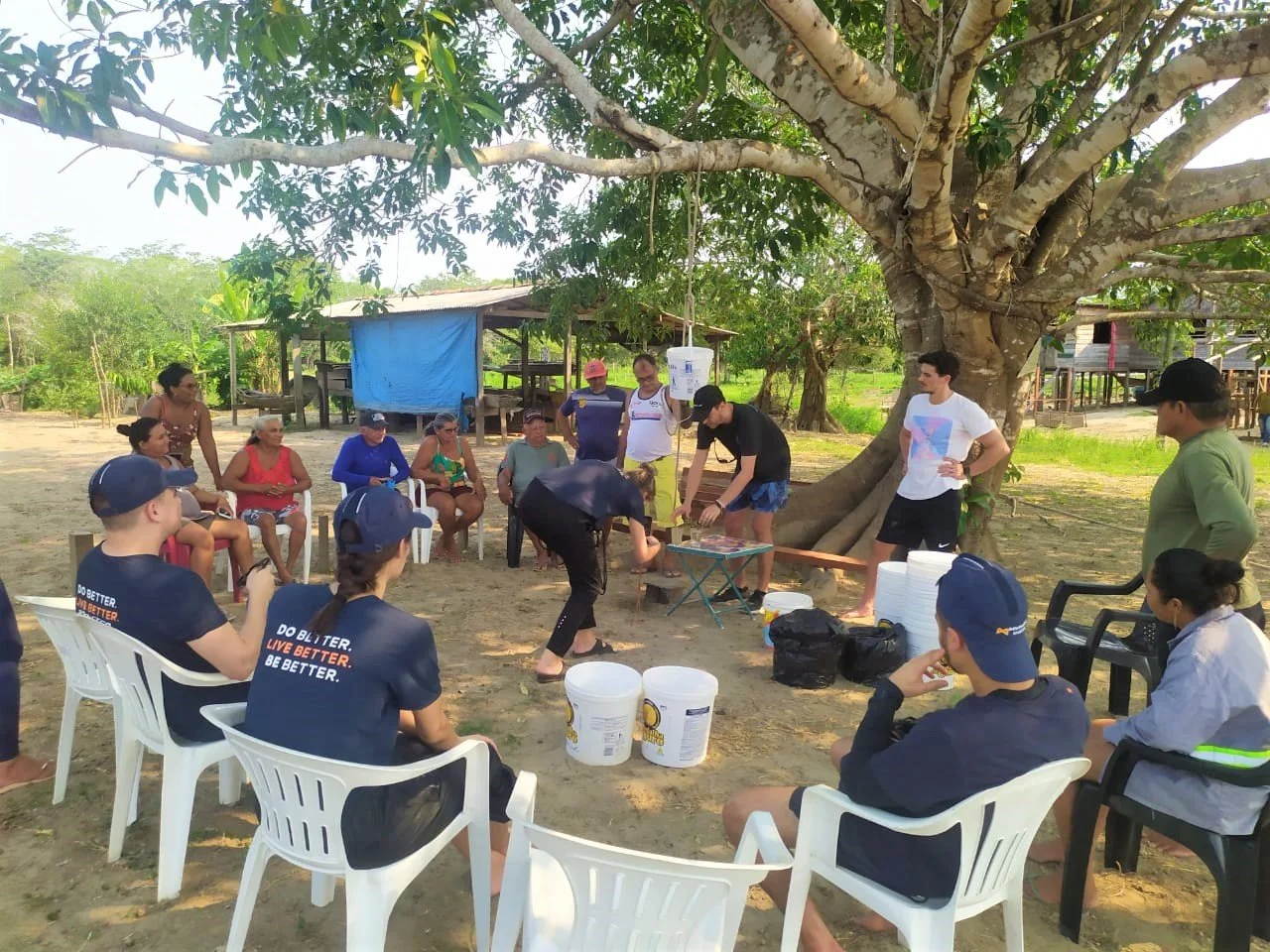 Trezentas famílias ribeirinhas recebem filtros de água no Baixo Amazonas em Santarém 
