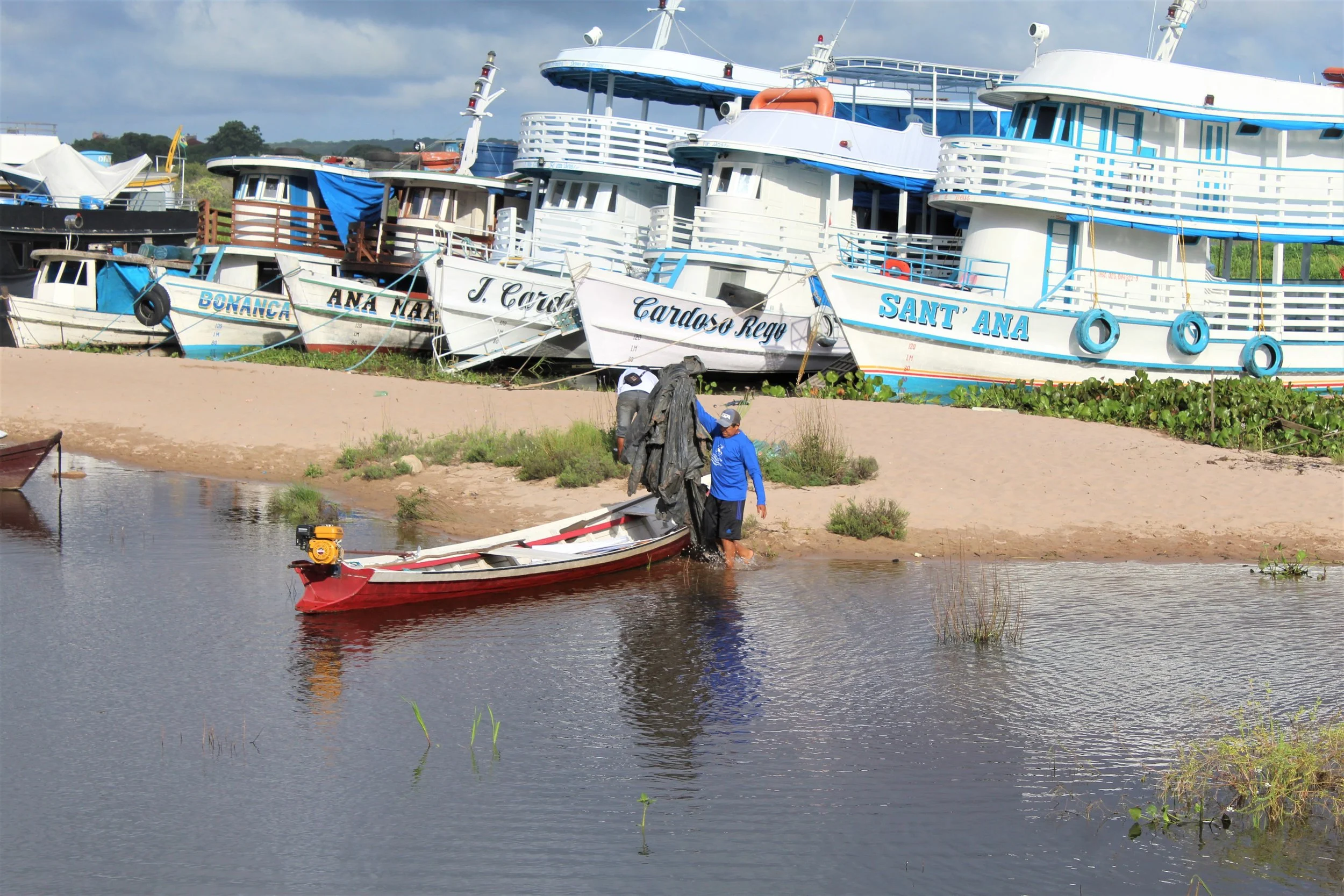 Mais de quatro toneladas de lixo são retiradas do rio Tapajós em Santarém