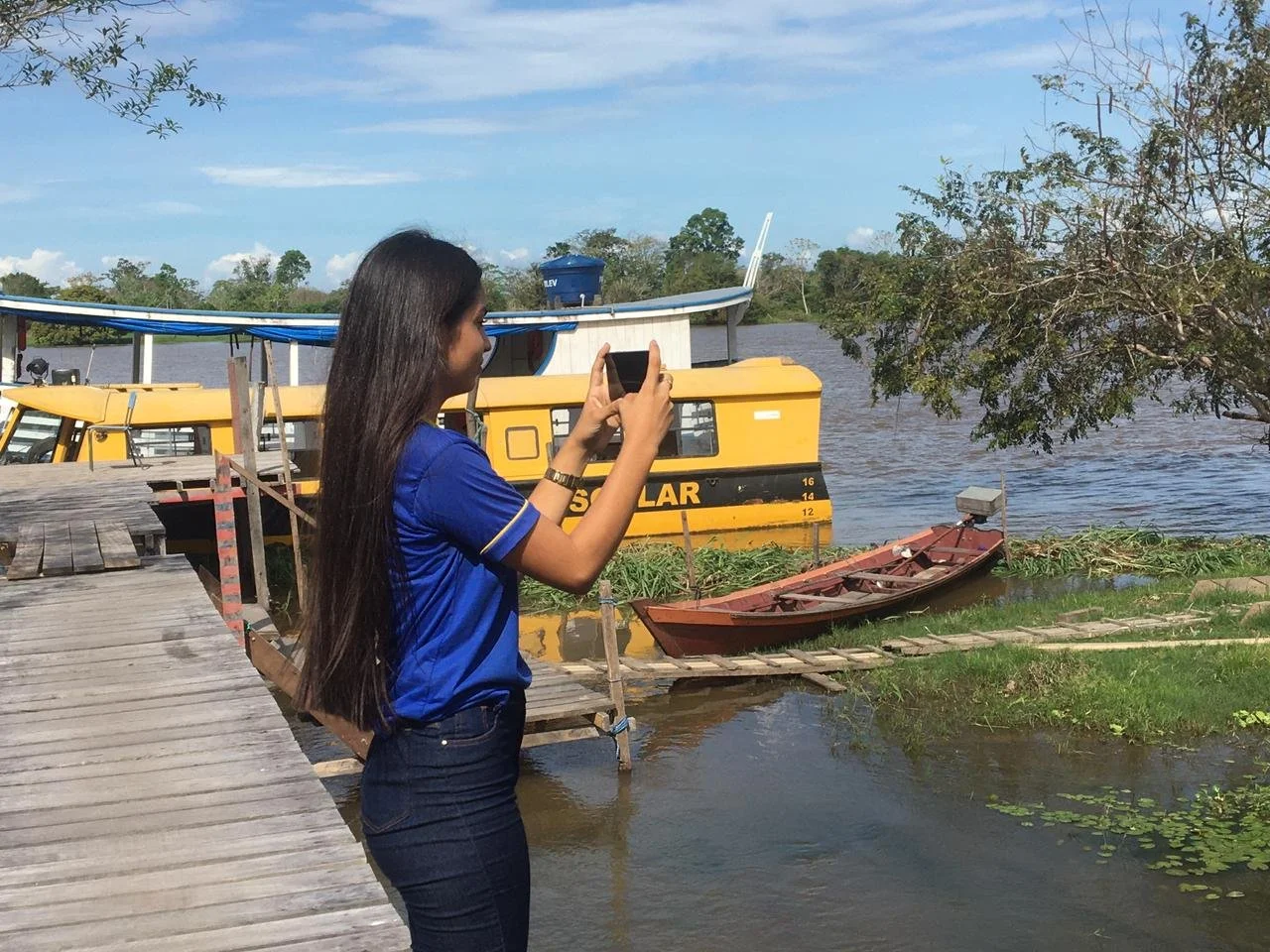 Jovens premiados em concurso recebem equipamentos para fortalecer produção audiovisual em comunidades ribeirinhas