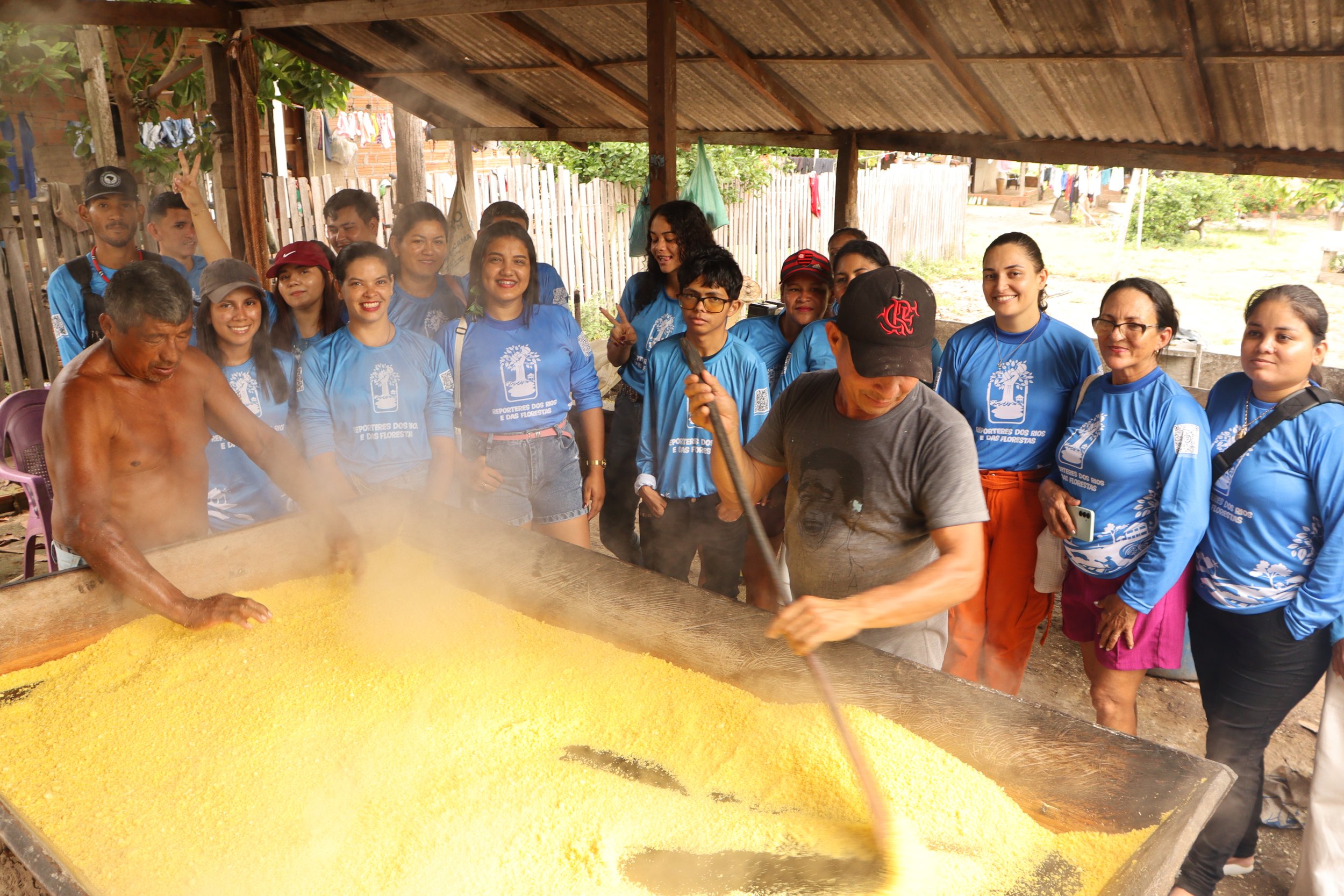 Repórteres comunitários visitam seringal, produção de farinha e participam de intercâmbio com pescadores e estudantes em Parauá, na região da Resex Tapajós Arapiuns