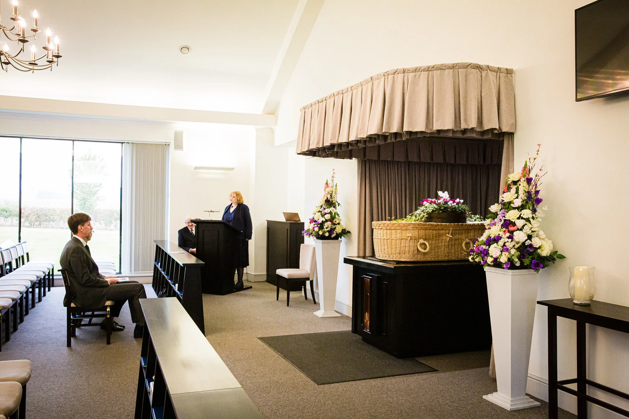 A Funeral at South Oxfordshire Crematorium and Memorial Park Funeral Photography by Shaun Foulds A Funeral at South Oxfordshire Crematorium and Memorial Park Funeral Photography by Shaun Foulds