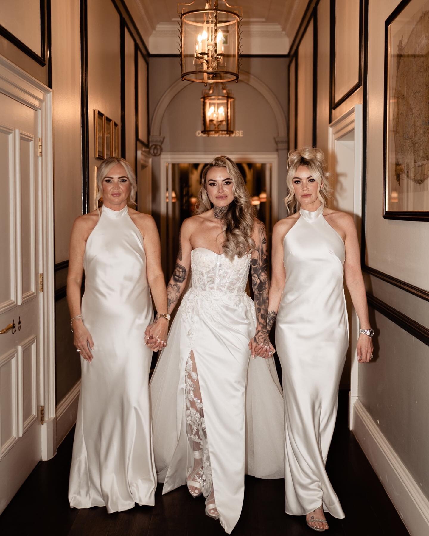 ICONS &bull; 

At @thegleneagleshotel. Styled by @hairbychristopherlaird and @nikkimarshallworld. Wearing @eleganzasposa_ 
@rickybailliephotography 
.
.
.
.
#newyorkbridesmag #gleneagleswedding #gleneagleshotel #gleneagles #vogue #britishvogue #tatle