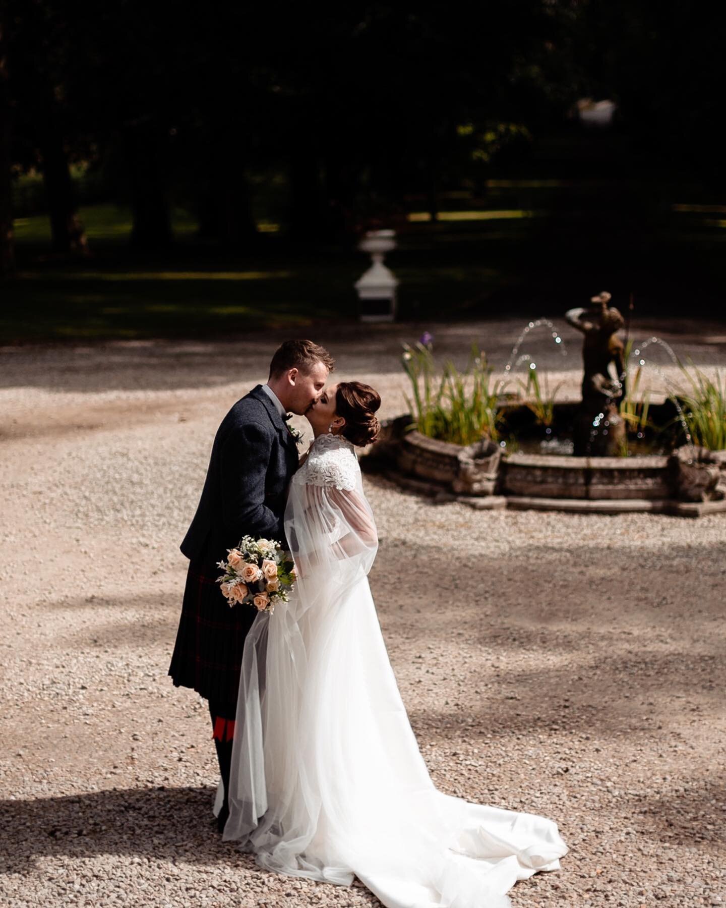 Ali &amp; Dave. Carlowrie Castle, Edinburgh 🥂

@essenseofaustralia 
@thebridalboutiqueyyc 
@simplyfoliage 
@carlowrie_castle 
@simpsonsflorist 
@lilacmoonbridal 
@helencameronhairandmakeup 
@21stcenturykilts 
@olivethistle 
@eightyards 
@singerssecr