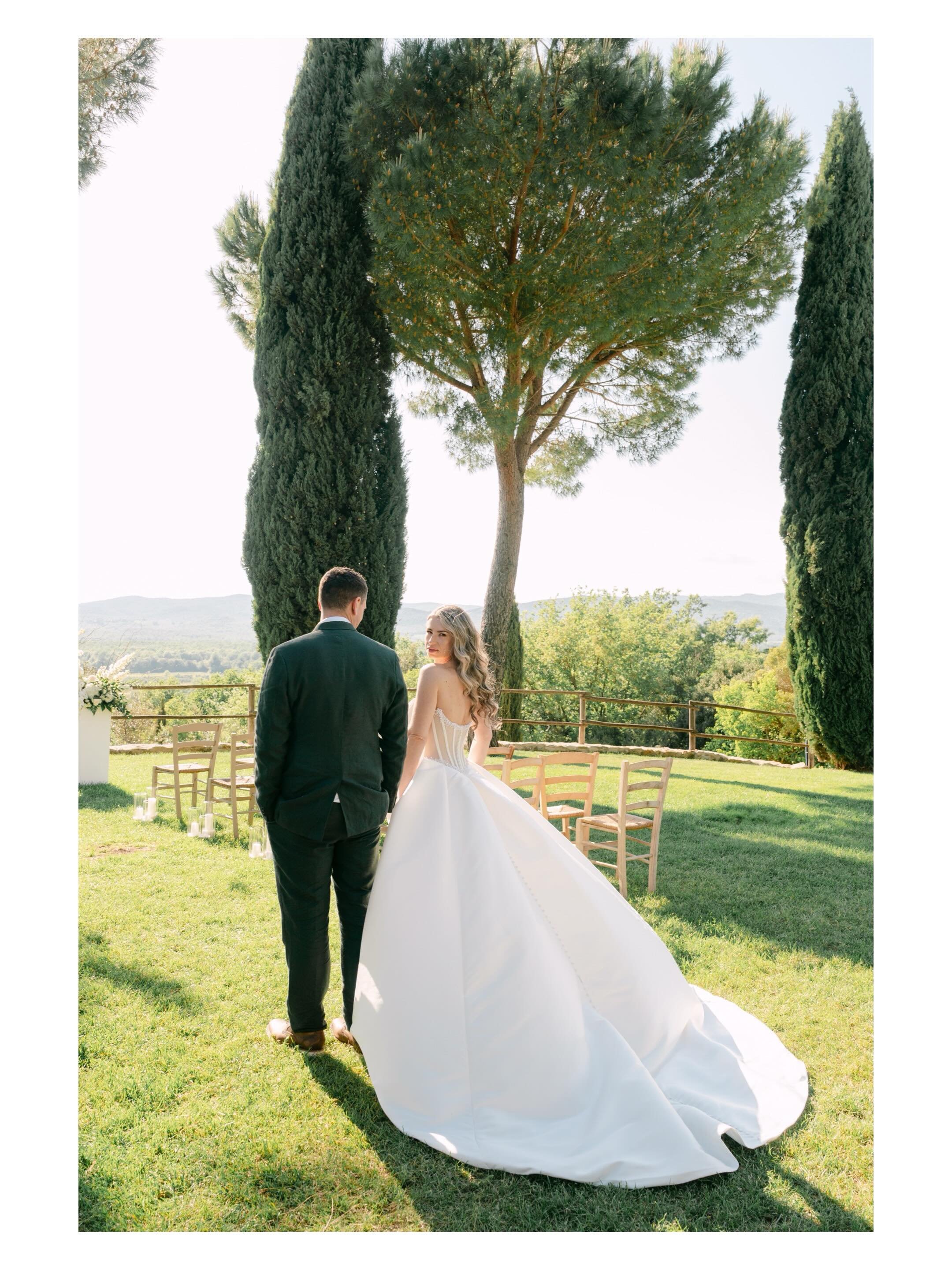 An intimate wedding at @contidisanbonifacio in Tuscany, Italy celebrating the wonderful Lisa and Sean 🥂

Photography @rickybailliephotography 
Hair &amp; Makeup @lory_makeup_hair 
Dress @enzoani @enzoani_official 
Florals @addobbiflorealigentile 
DJ