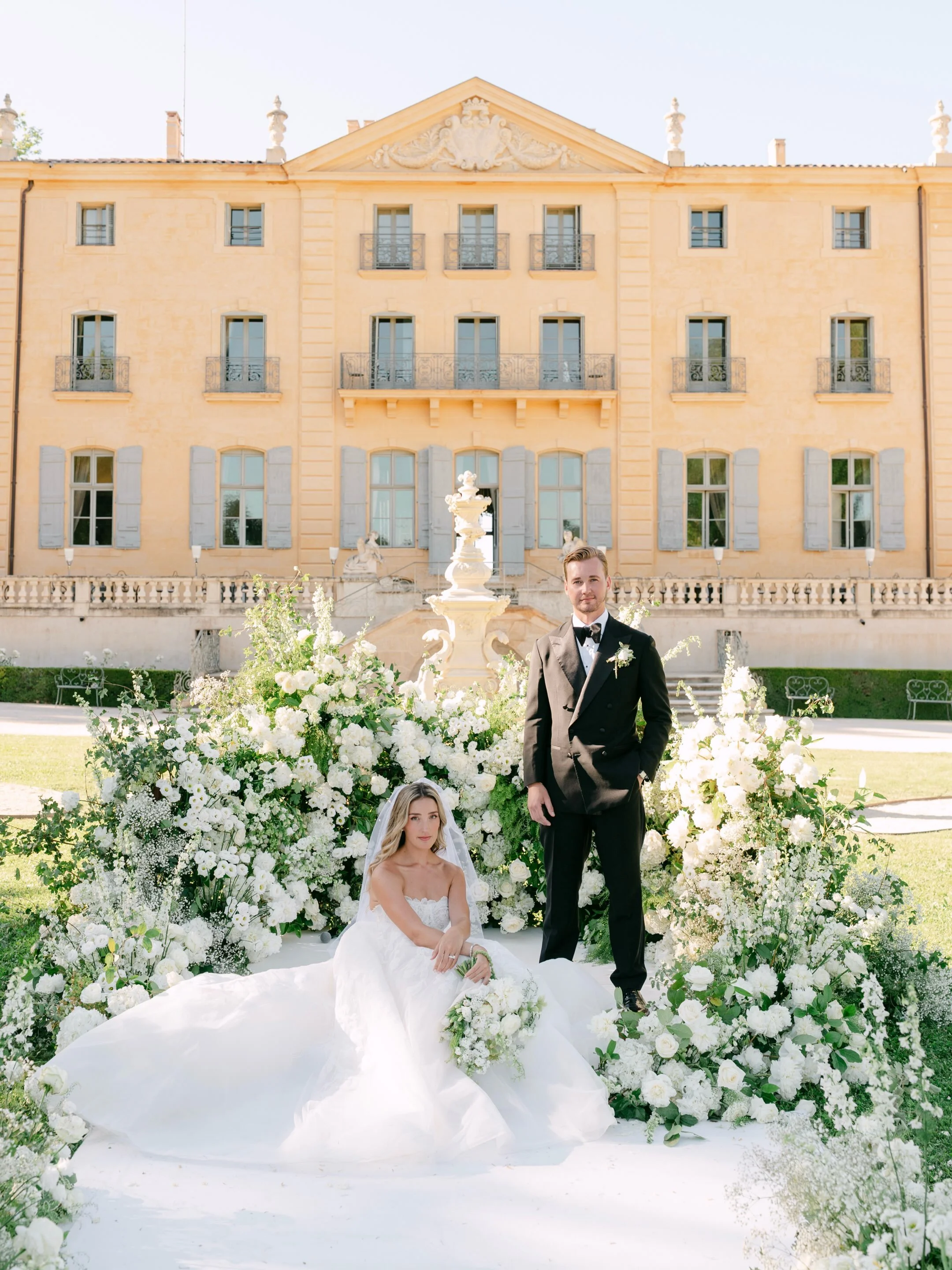 A spectacular wedding at Ch&acirc;teau De Fonscolombe in Provence, south of France, celebrating the ever so classy Avery and Gustav. Mr and Mrs Larsson 🥂

Avery looking drop dead gorgeous in @zuhairmuradofficial and @loefflerrandall. Gustav incredib