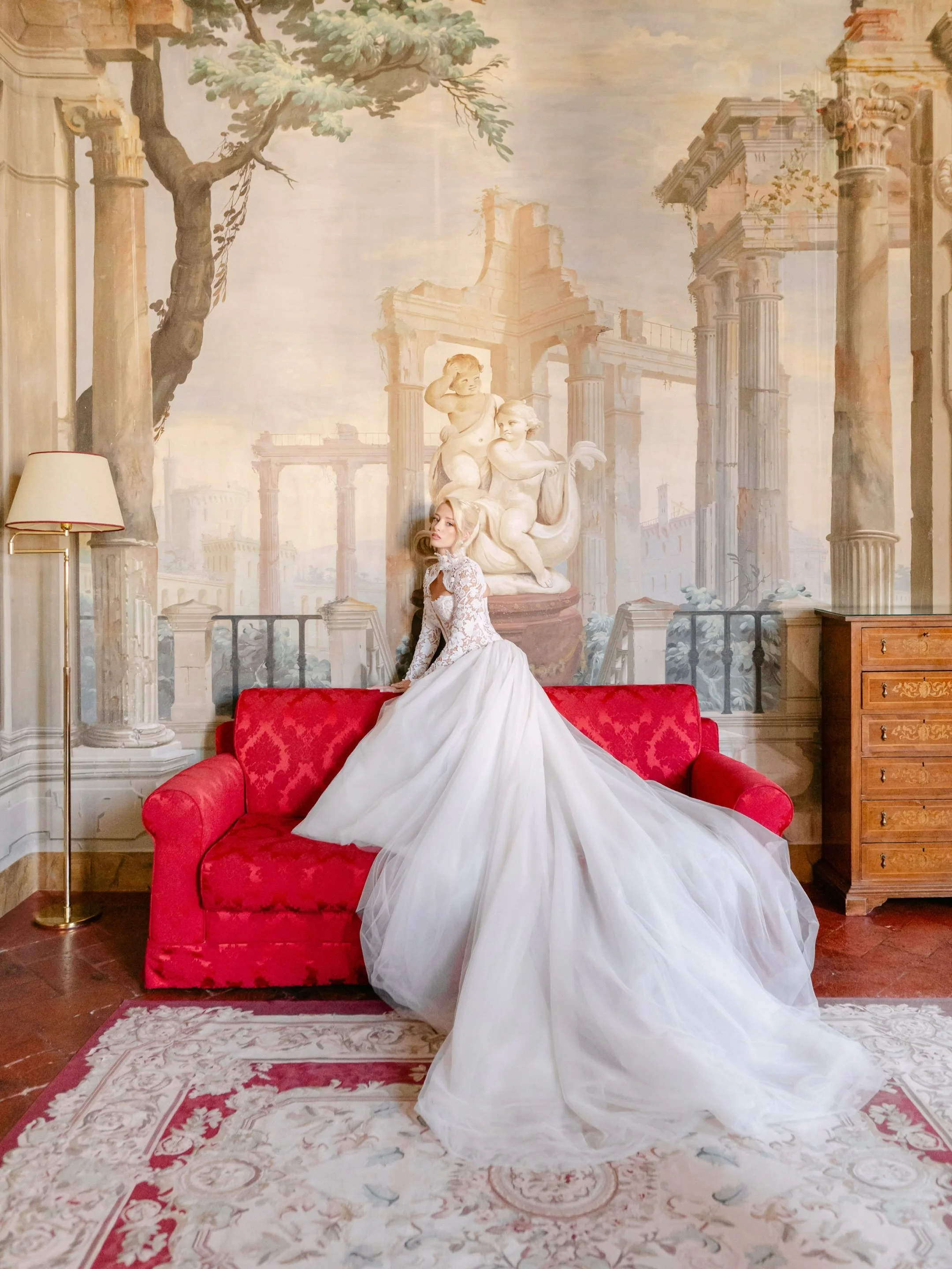 A gorgeous Jewish wedding at Villa Corsini in Florence, Italy.

Together with a guest list from all over the United States, Delanie and Jack flew all the way from Miami, Florida, to Florence to get married at a breathtaking villa, under the Tuscan su