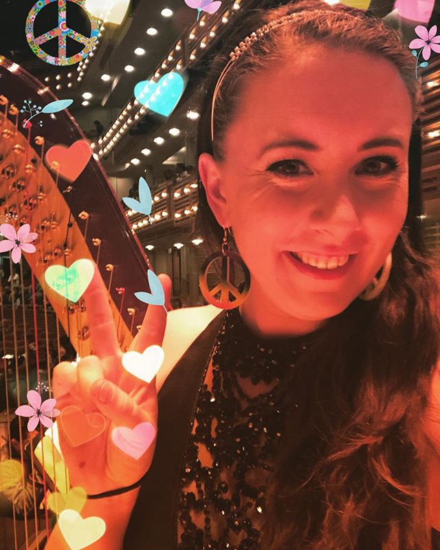 #peaceandlove from tonight #60s for tonight&rsquo;s concert with @miamisymphony at the @arshtcenter with cross-over director @rudyperezmusic 🎶☮️❤️ #twogownkindofday 👗👗 #orchestra #harp #miamimusic #rudyperez #blastfromthepast 👩🏻&zwj;🎤