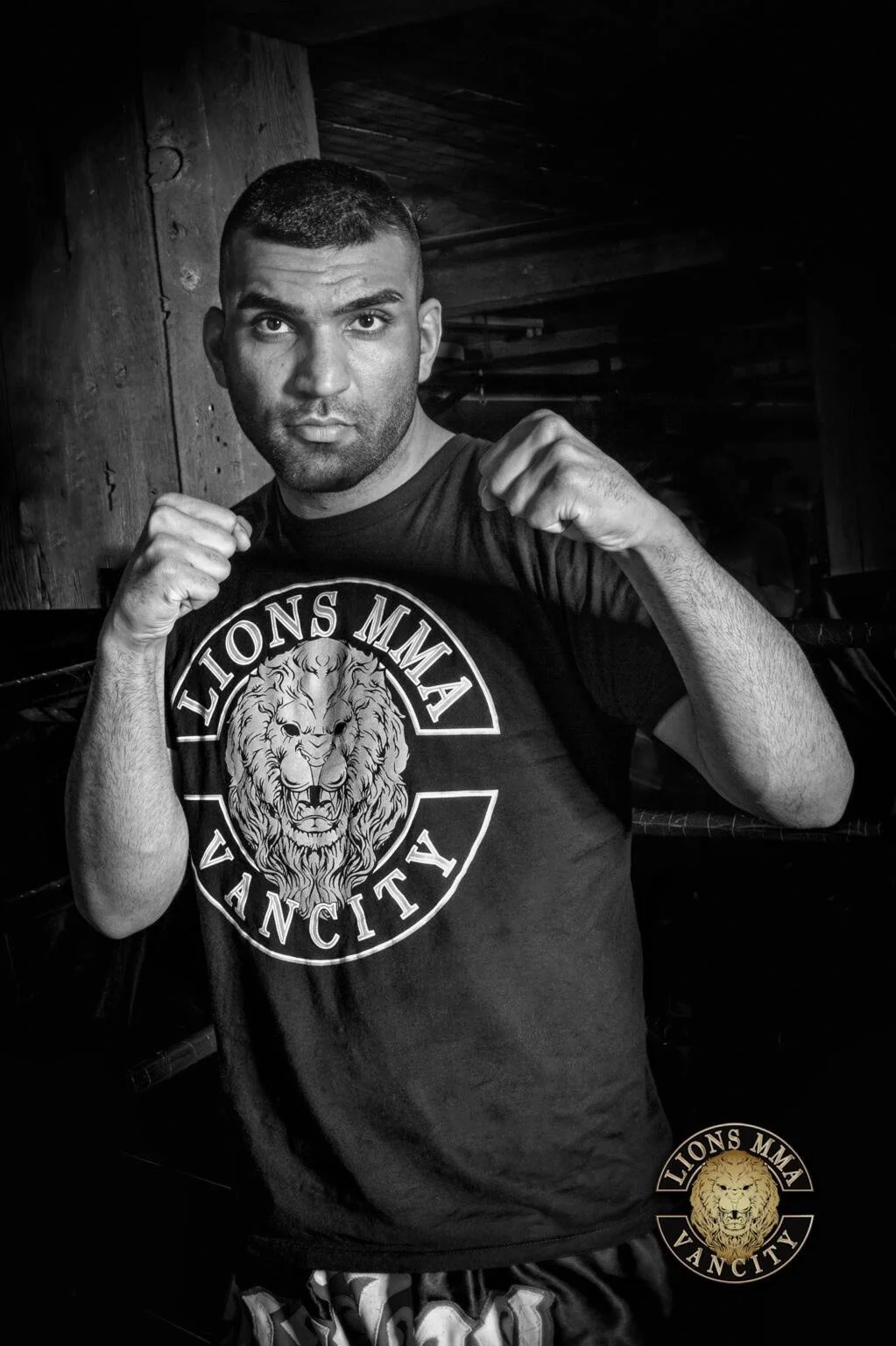  Kia Moghaddam 15+ years Kickboxing experience Certified kickboxing black belt Jiu-jitsu purple belt Multiple time Kickboxing and Muay Thai Champion BC Champion Canadian Champion Pacific North West Champion Competed in Thailand Over 20 Kickboxing and MMA fights 4-2 MMA Record