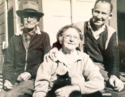 My great granparents in the previous photo Laurence (left) & Elizabeth (centre) in later years