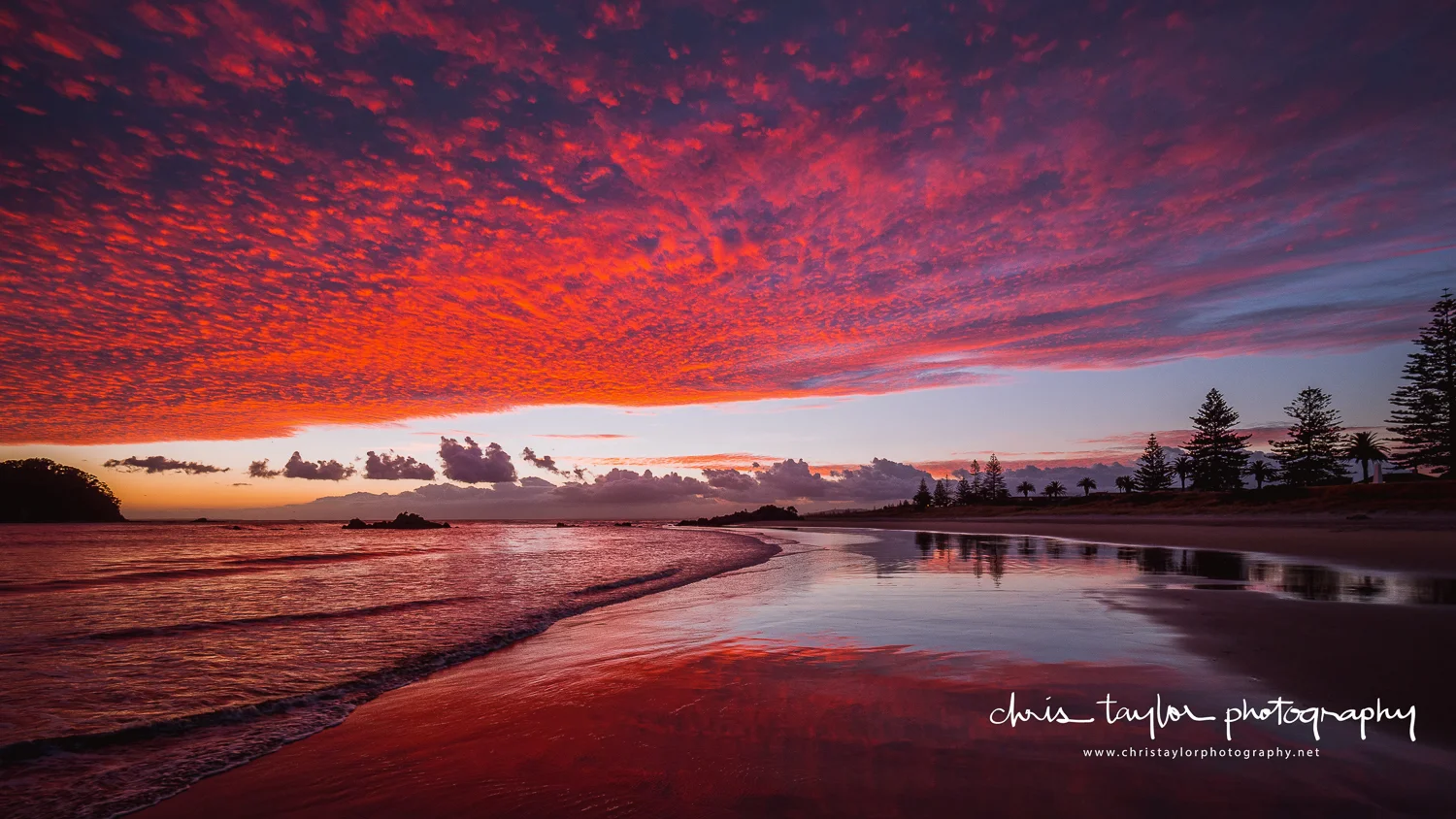 Fire in the sky. Mount Maunganui Beach. Olympus E-M1 MKII & 7-14mm f/2.8 lens. 1/60 sec @ f/5.6, ISO 250