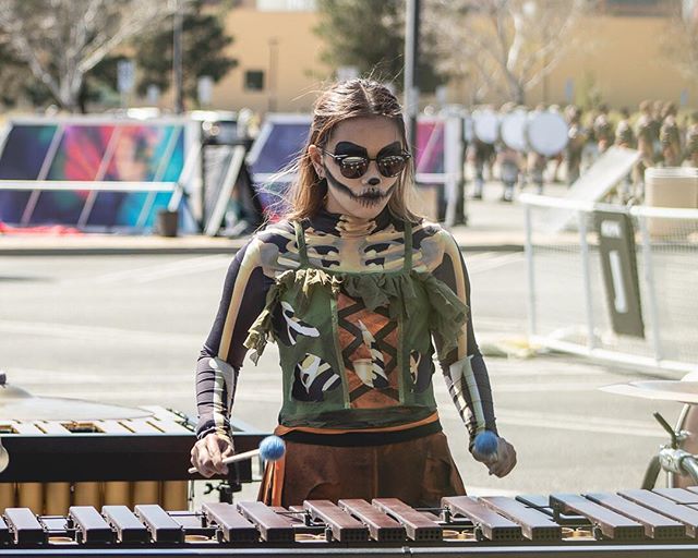 That one time it was hot in California... #tbt
📸: @ro_bear_ 
#wgi2019 #wgi #scpa #powperc #powpercussion #boxsix #remodrumheads #vicfirth #yamaha #zildjian #dpgonline #pageantryinnovations #ccdcostuming