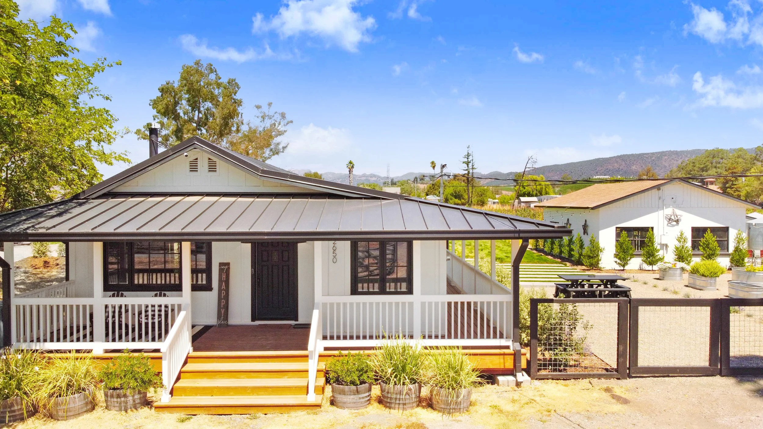 THE CARNEROS FARMHOUSE, Sonoma