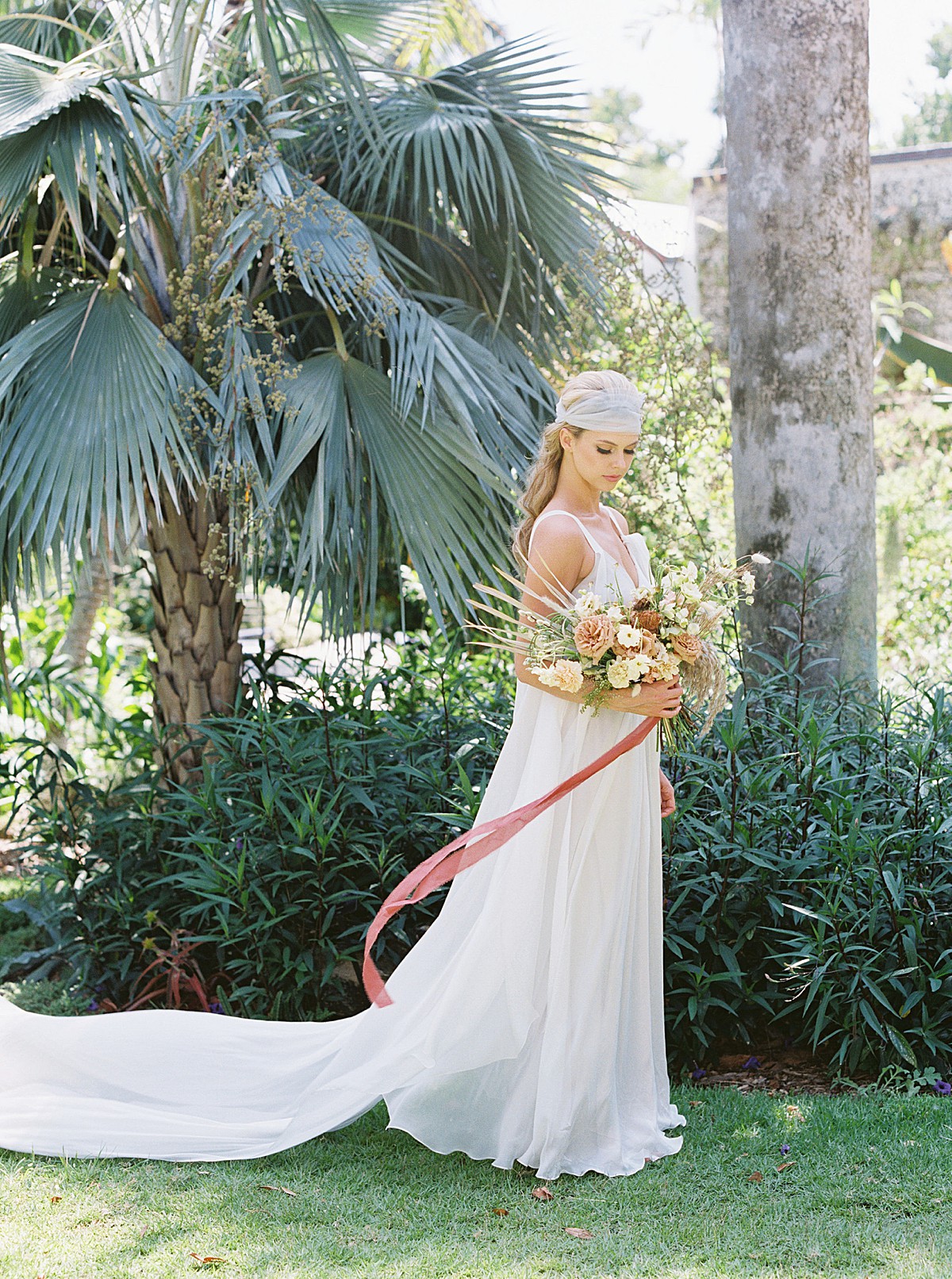 tropical-dried-and-foraged-wedding-inspiration_0524.jpg