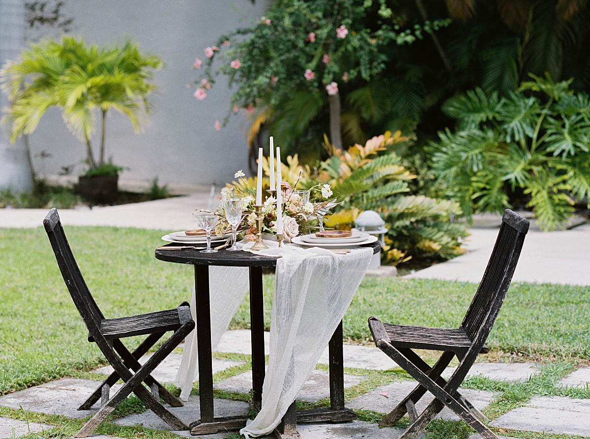 tropical-dried-and-foraged-wedding-inspiration_0528.jpg