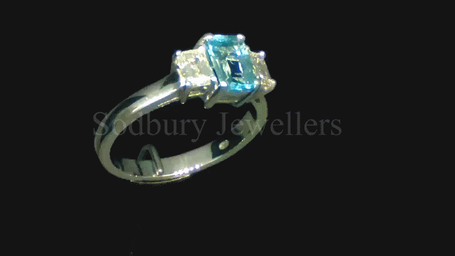 18ct Aquamarine & Diamond Ring