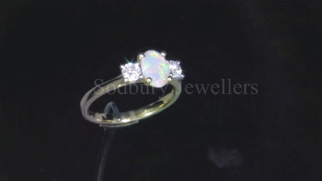 18ct Opal & Diamond Ring