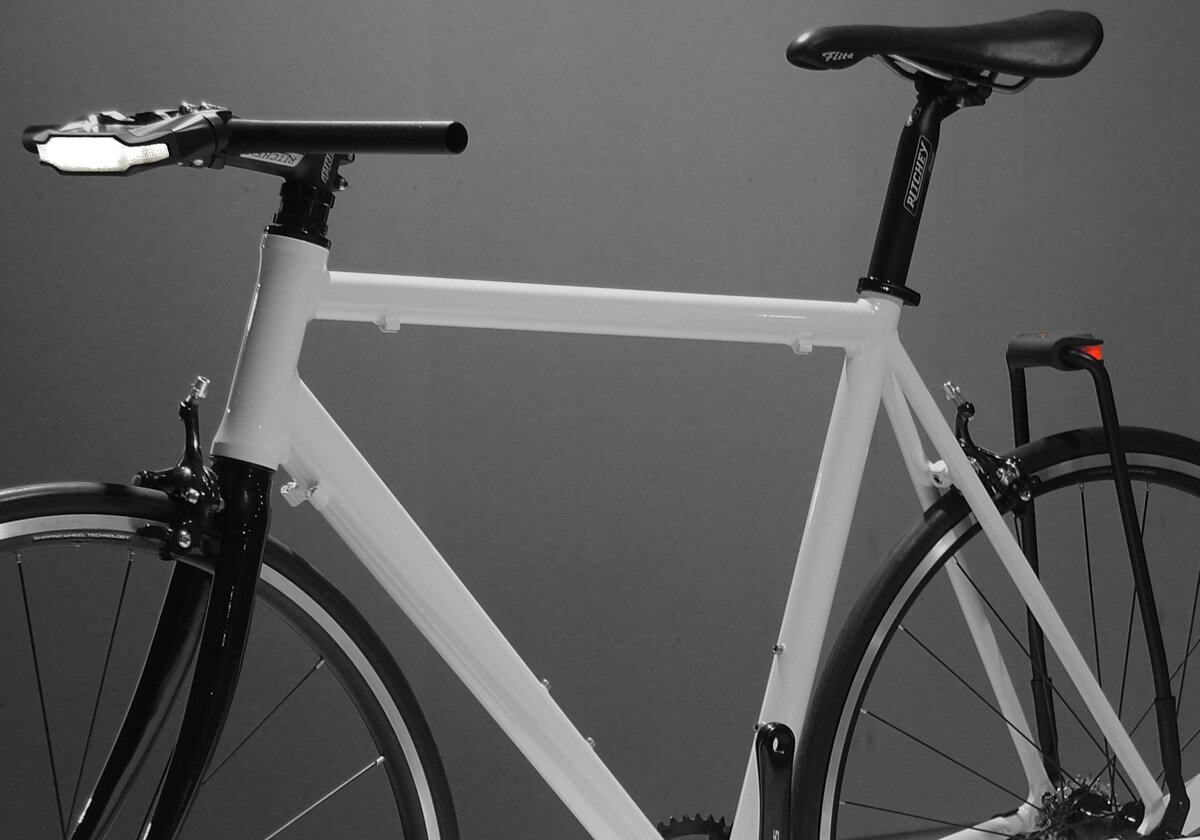 Adrian-Weidmann-Loc+-light-position-on-bike.jpg