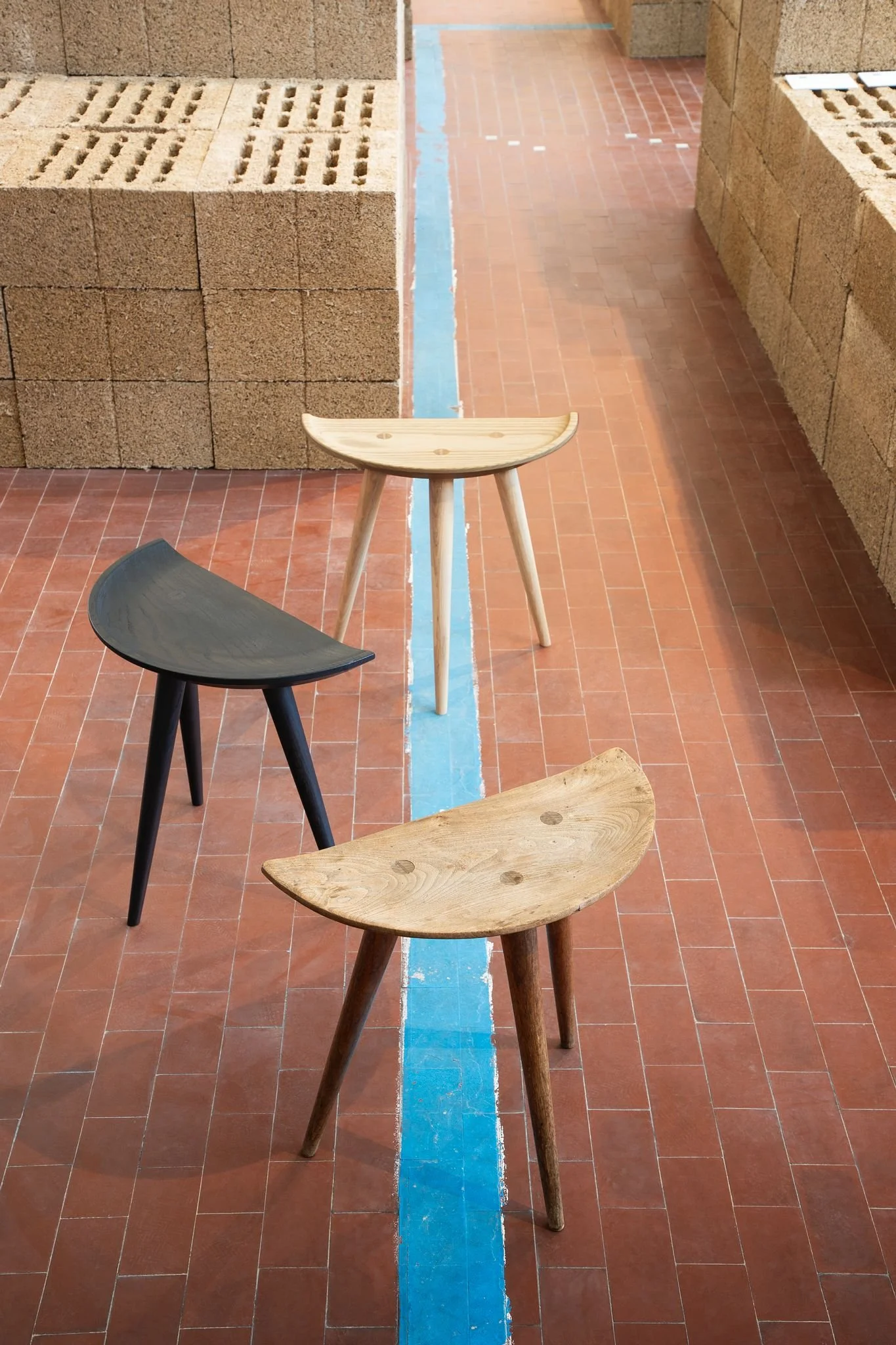 Adrian-Weidmann-tamart-milan-stand-central-stools.JPG