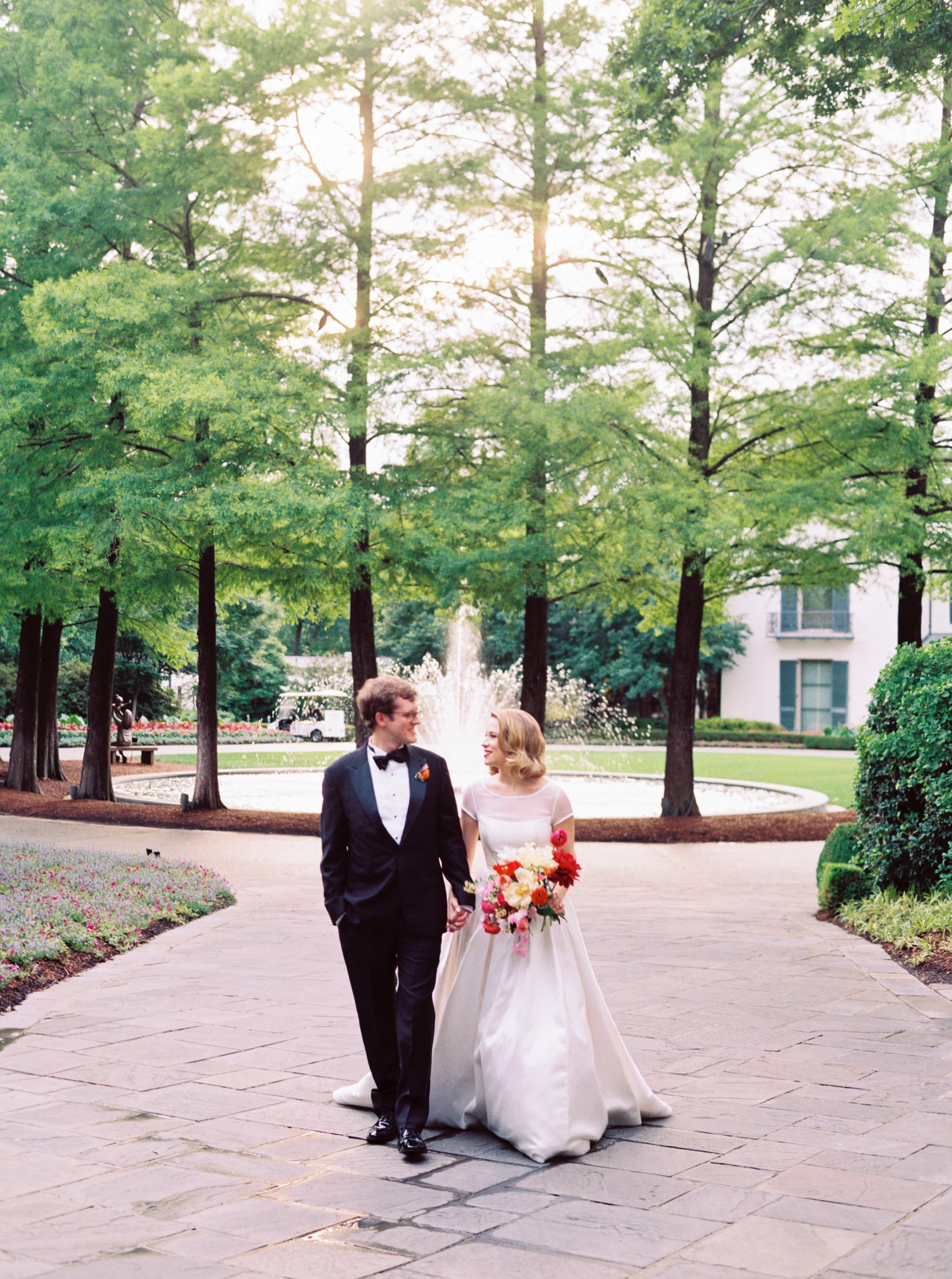 Ana-and-Nick-at-The-Dallas-Arboretum-Ivory-and-Vine.jpg