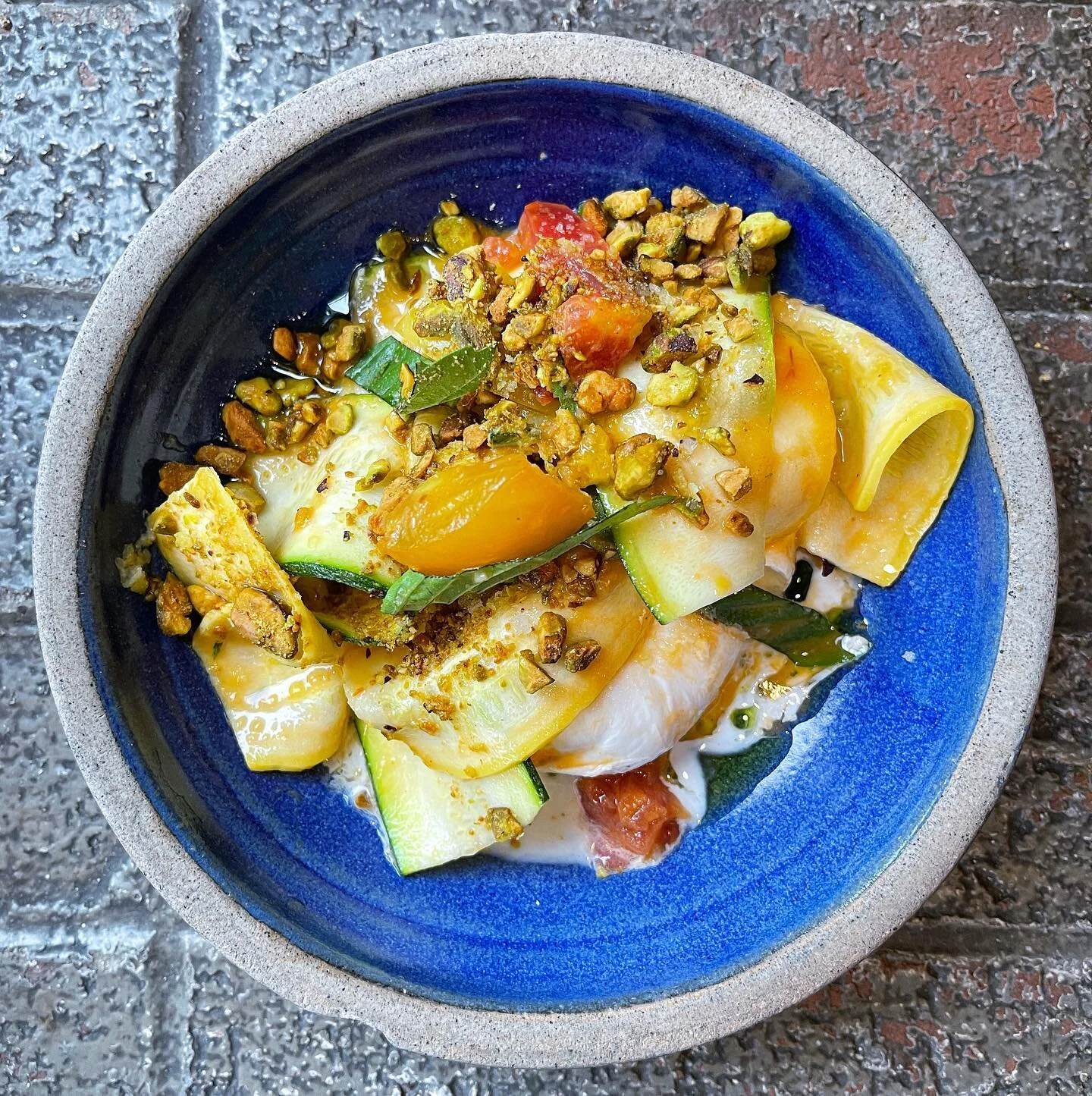 we like big balls of burrata and we cannot lie 😎
&bull;
#bostonfoodies #bostoneats #bostoneater #bostonfood #bostonfoodjournal #bostonfoodgram #bostonfoodguide #bostonglutenfree #burratacheese #burratagram #burratalovers #burratasalad #bostonian #bo