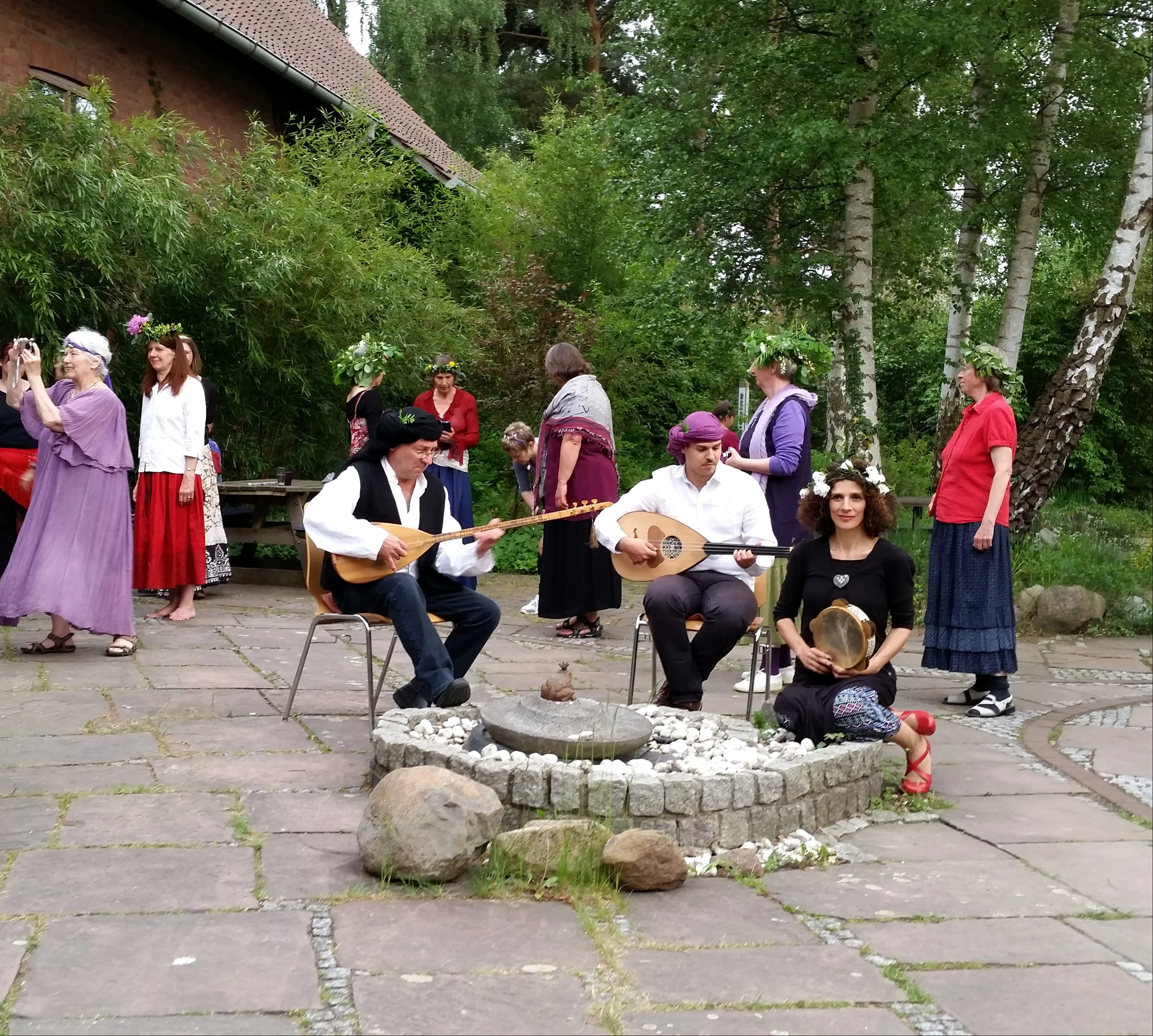Ruth&Dancers2.jpg
