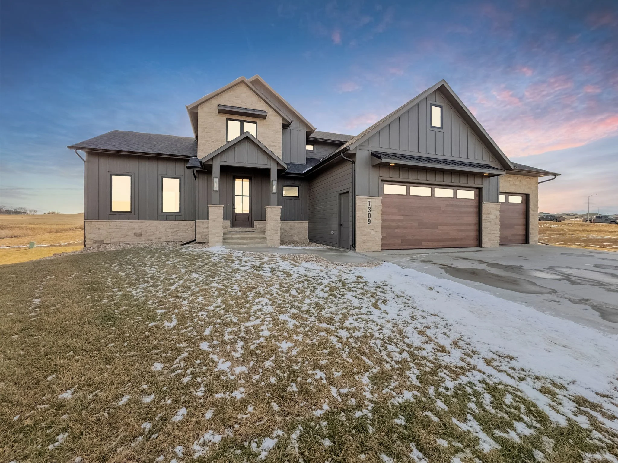 21-web-or-mls-7309 E Agate Cir-102_.jpg