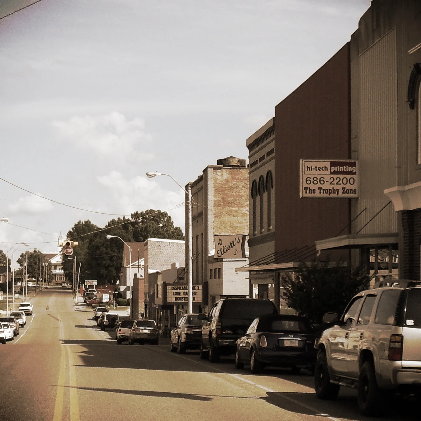 Milan_TN_USA_Main_street_looking_Southeast..jpg