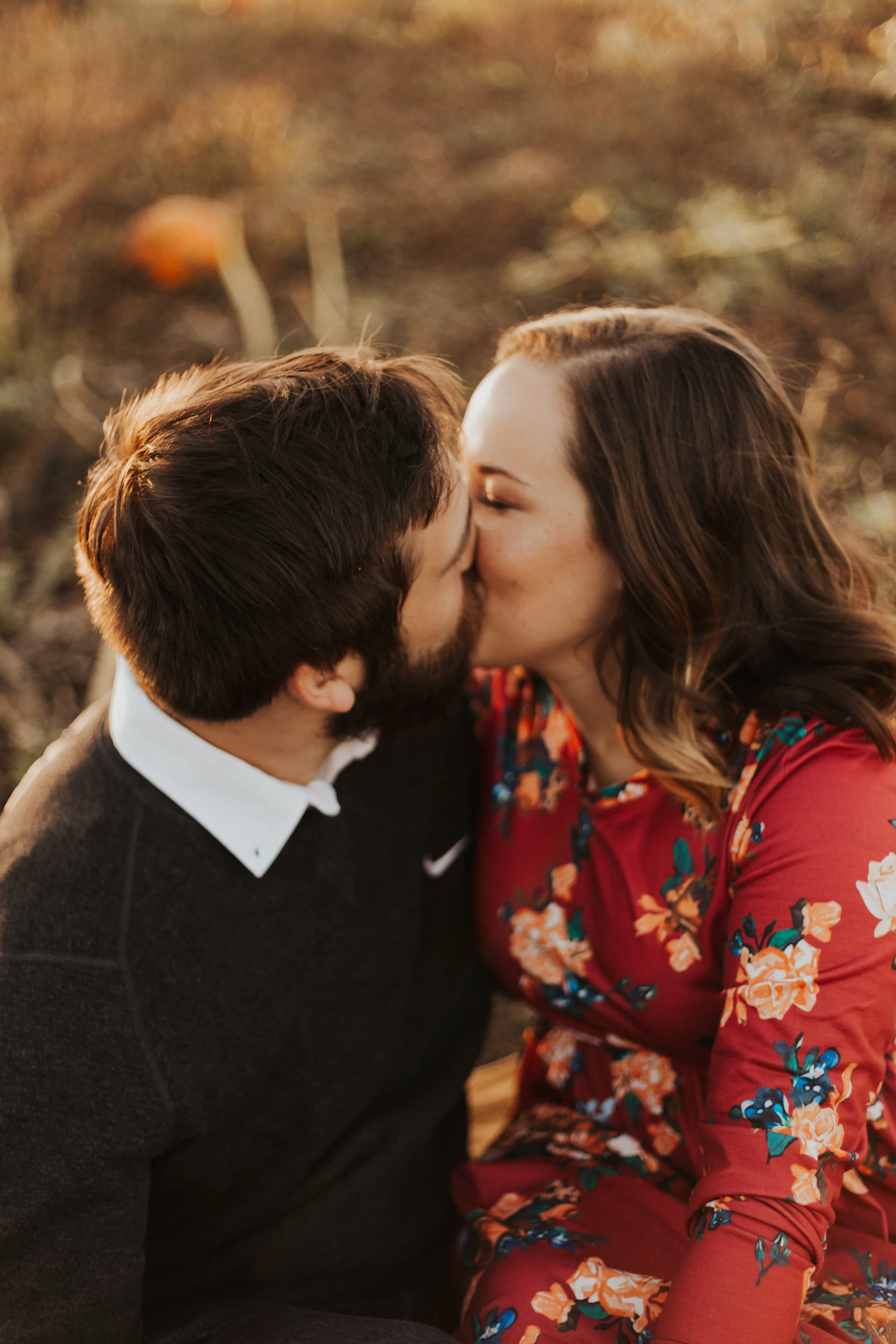 August-Muse-images-taylor-kelsey-vancouver-pumpkin-patch-washington-engagement-3.jpg