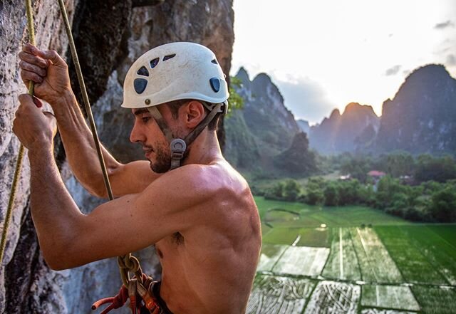 @tellier.benoit taking a moments pause before one last go at the crux of &ldquo;I have a dream&rdquo; 7c/8a in Huu Lung, Vietnam. After many sessions of projecting, he finally sent the whole route last weekend 🤙🏼🤙🏼🤙🏼