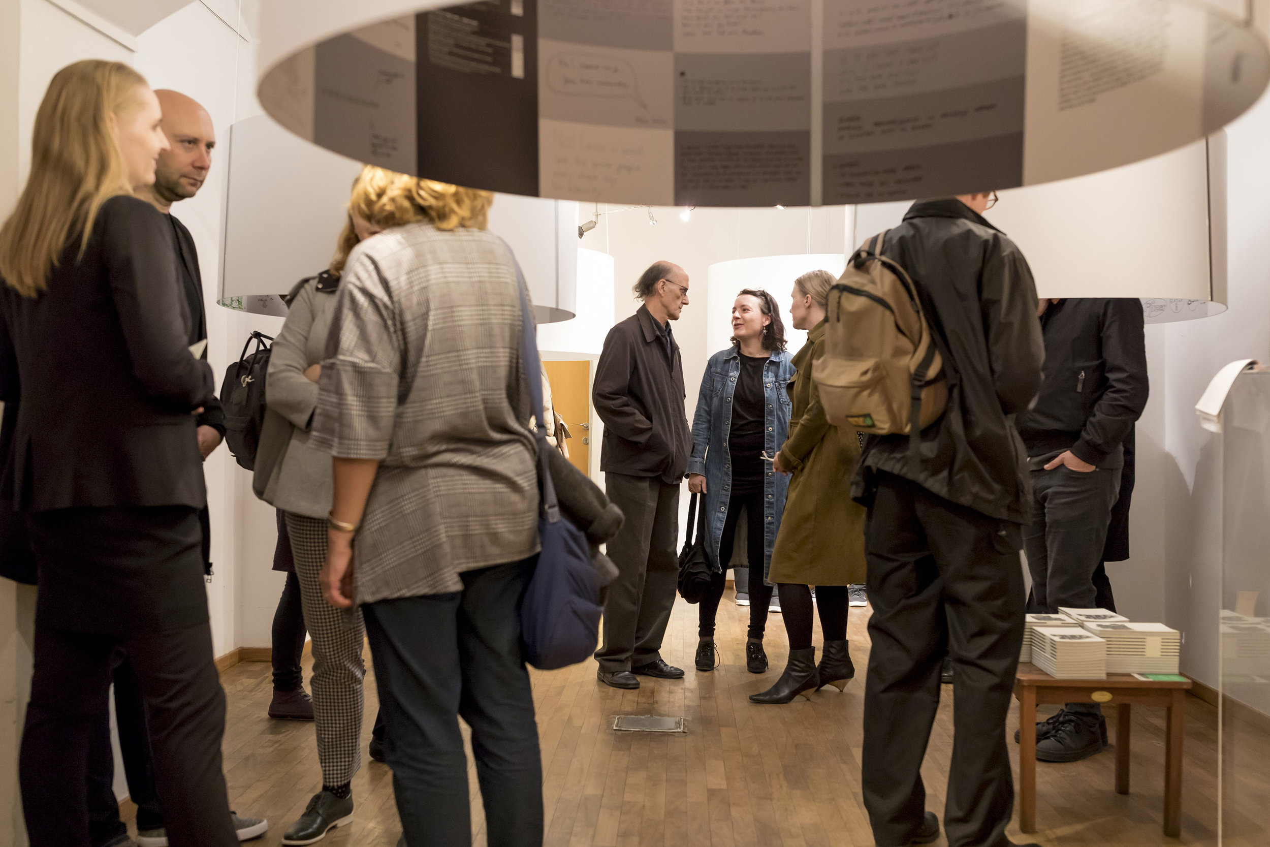 Smrt_v_oblikovanju-otvoritev_GalerijaSrecisce_29.9.2017_01_PhotoAlesRosa.jpg
