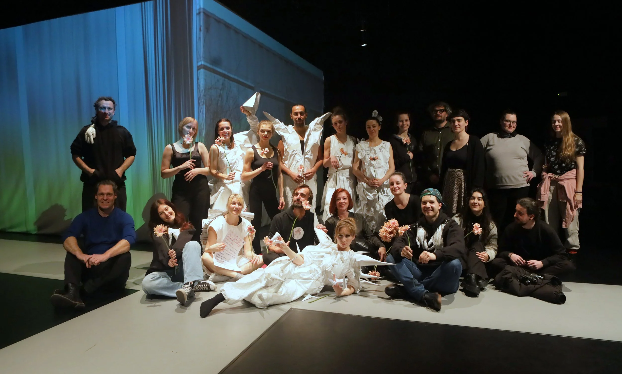 Creative bodies, Movements and Live - Vulnerable performance — Pekinpah