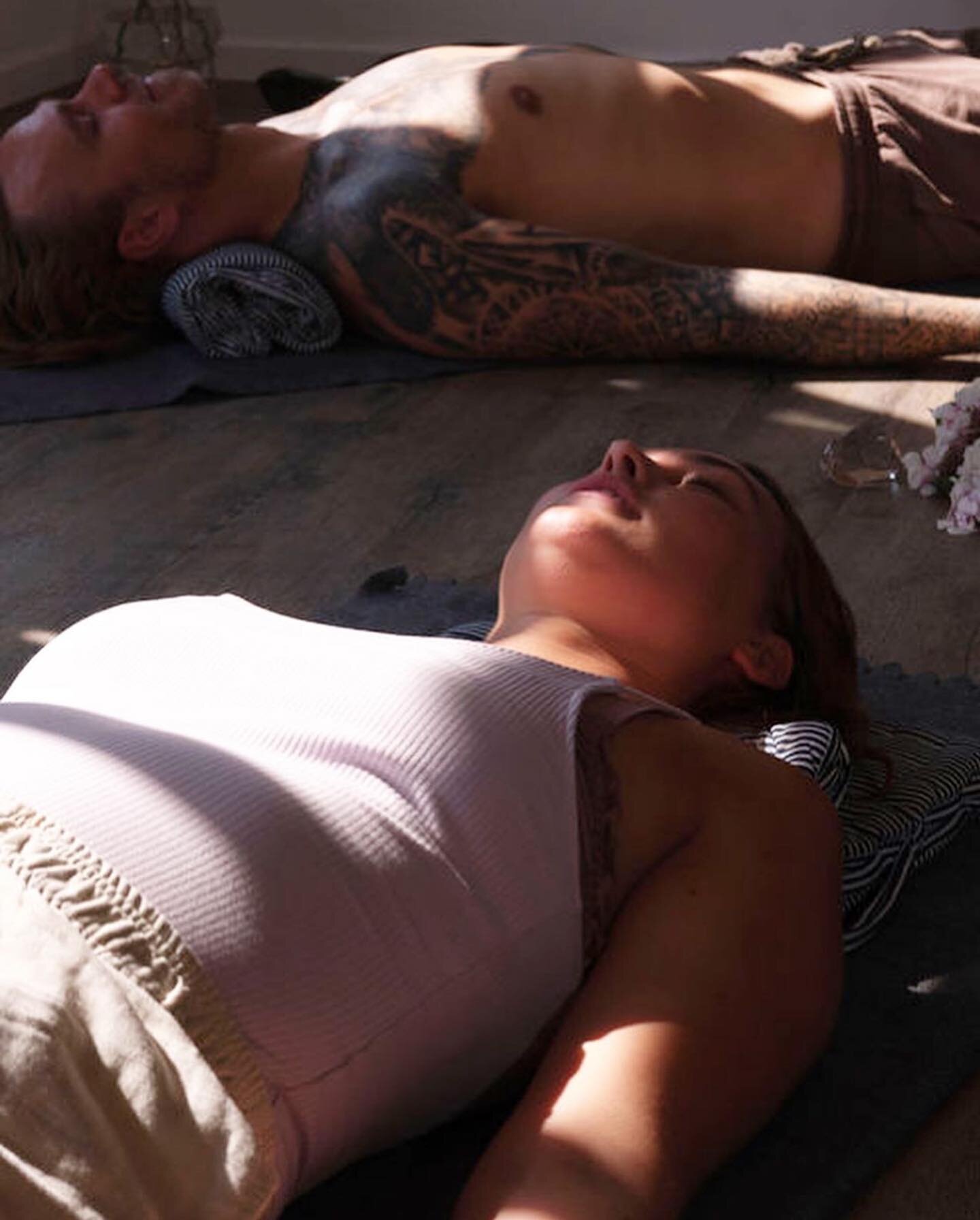 BREATHWORK P&Aring; BORNHOLM D 25 MARTS 🥰

Del genre med vencer p&aring; solskins &oslash;en ❤️

COME JOIN FOR A WORKSHOP WITH SELF CARE, CEREMONIAL CACAO AND DEEP BREATHWORK JAN 22✨
.
The breath reminds us of the seamless flow between the two polar