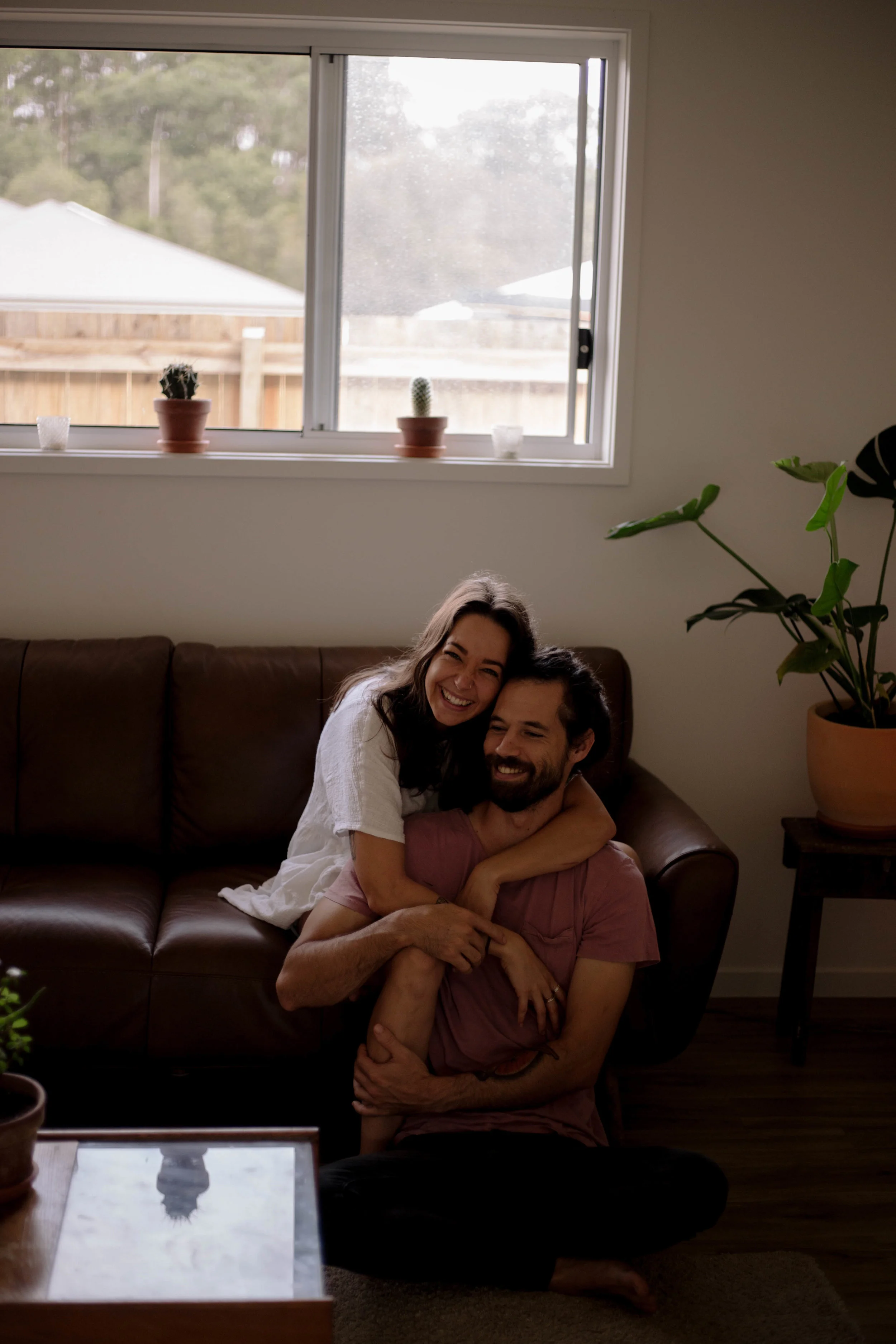 couple hugging, engagement shoot, couples shoot, sunshine coast wedding photographer, couples goals