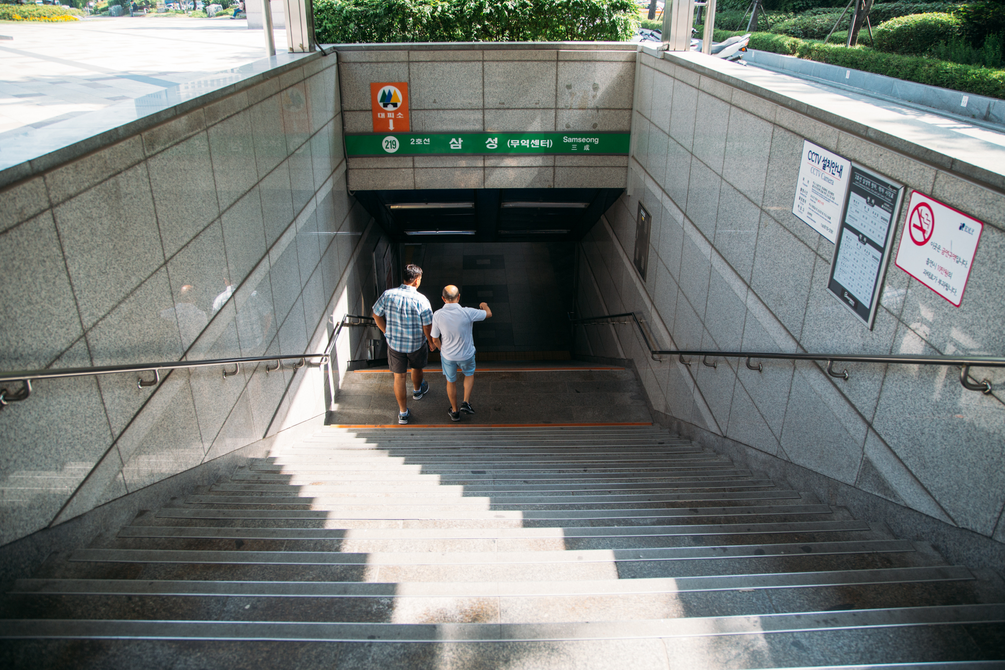 After breakfast we headed for Seoul Metro for our first stop, Gyeongbokgung Palace. 