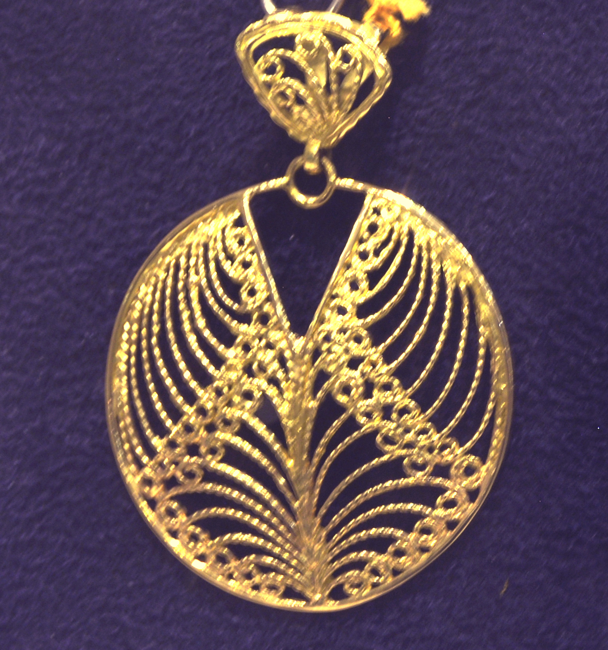 All Gold 18 kt gold filigree pendant - handmade in Italy.jpg