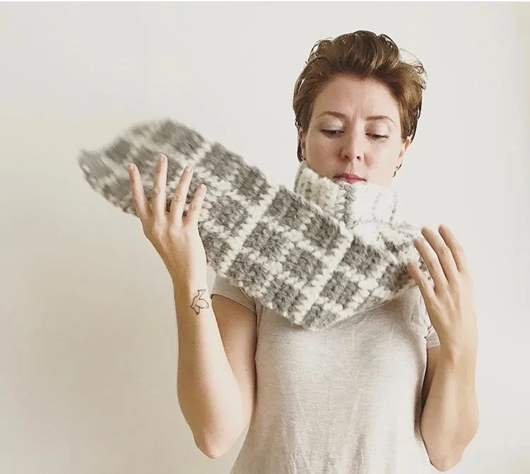 Nicole of Naturally Nora crochet inspiring me and blowing my mind with this scarf
