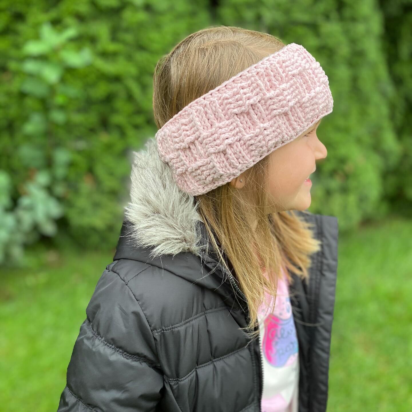 Texture and warmth and style all in one with the basketweave crochet headband. Free pattern on the blog and perfect for those who don&rsquo;t love a beanie (but really, who doesn&rsquo;t love a beanie) these work up super fast and you can make them i