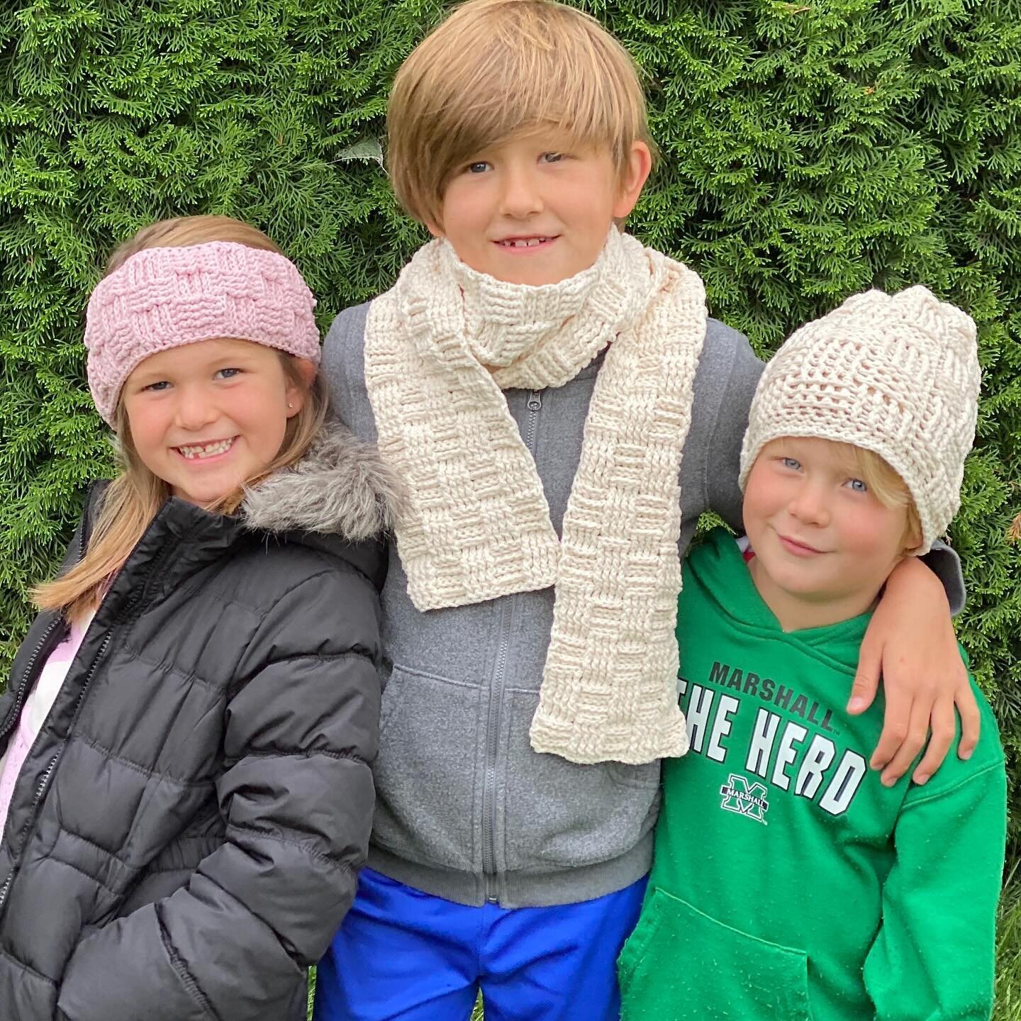 Basket weave for the family!! Yup&hellip; all 3 patterns are now on the blog for free. The cool thing about these is how easy it is to size up or down as needed. Perfect for kids and adults and work up so fast! Make them for the whole family! 

#stit