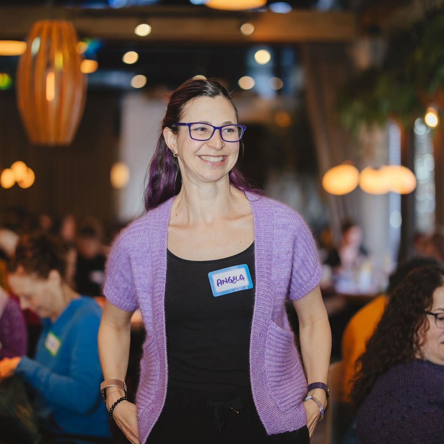 Shout out to this amazing woman @angelaboswell who joined us this year at Stitch Up Chicago to lead several stitcher stretch breaks. It was so great to see all the attendees getting in some movement and stretching between workshops.

This was definit