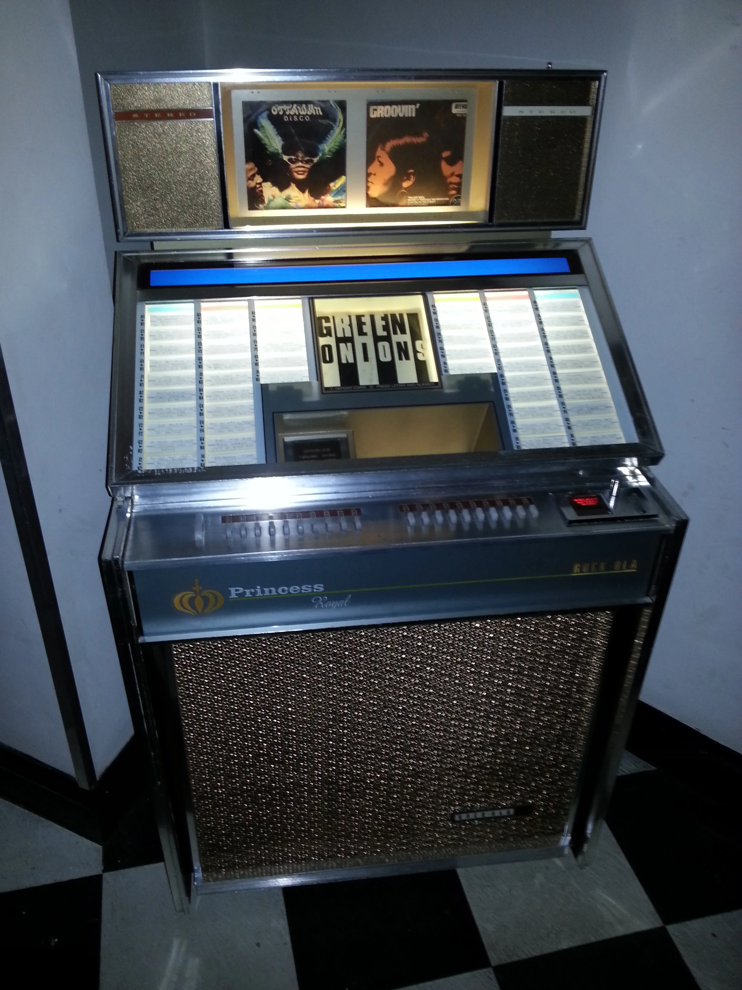 Jukebox fiddlers.jpg