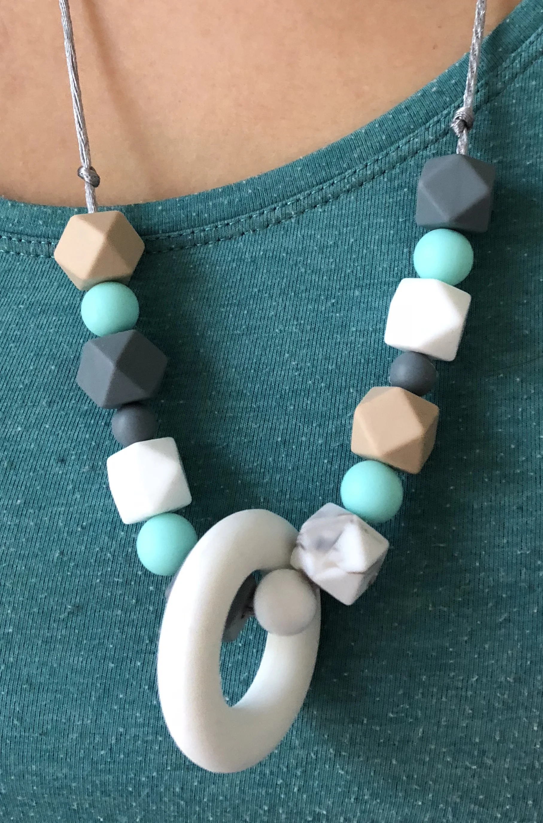 teething necklace 1.jpg