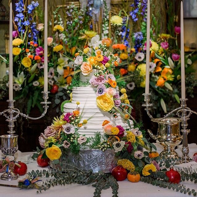 #WeddingCakeWednesday almost got away from us! Time flies when you&rsquo;re quarantined. We hope you enjoy one of the most colorful weddings we have done. We LOVE color. #sisterbusiness #weddingflowers #alabamaflorals #cakeflowers