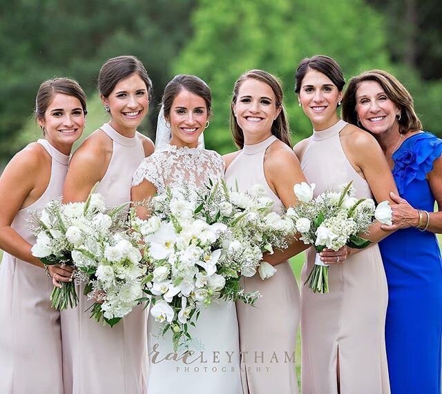 The sweetest bride surrounded by the sweetest sisters and mother. 
#alabamaflorals #covidwedding #thatbouquetthough #bridesbouquet #sisterbusiness