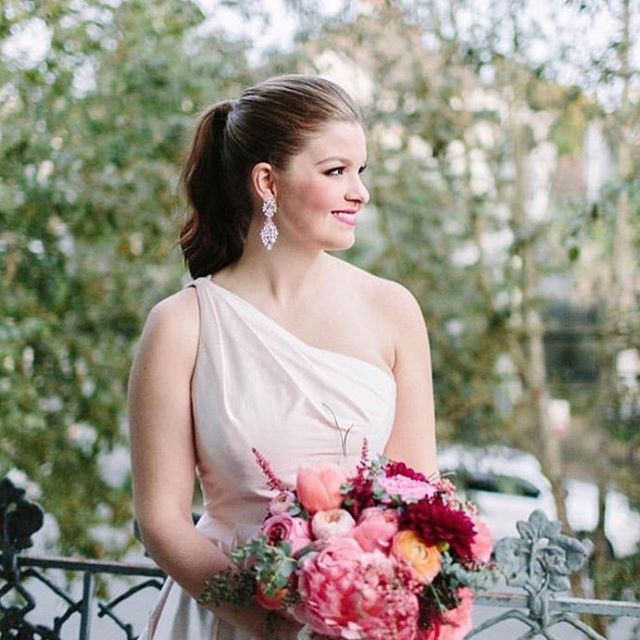 Looking into 2019 with all smiles 💕#beauty #photography #herecomesthebride #bridal #eventplanner #hairstyles #love #floral #makeupartist #wedding #southernbrides #dream