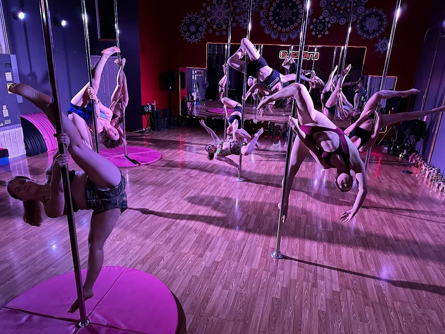 Friday 
10- Liminal Space
6- 8 Week Beginner 2 Pole Series 
7- Adv. Beginner Dark Sensual Flow Drop In

Saturday
9:30- Open Pole 
9:30- Hip Hop Fitness 
1:30- Beginner/Intro to Pole Drop In

Sunday
11:30- 4 Week Burlesque Series (full)
12:30- Sexual 